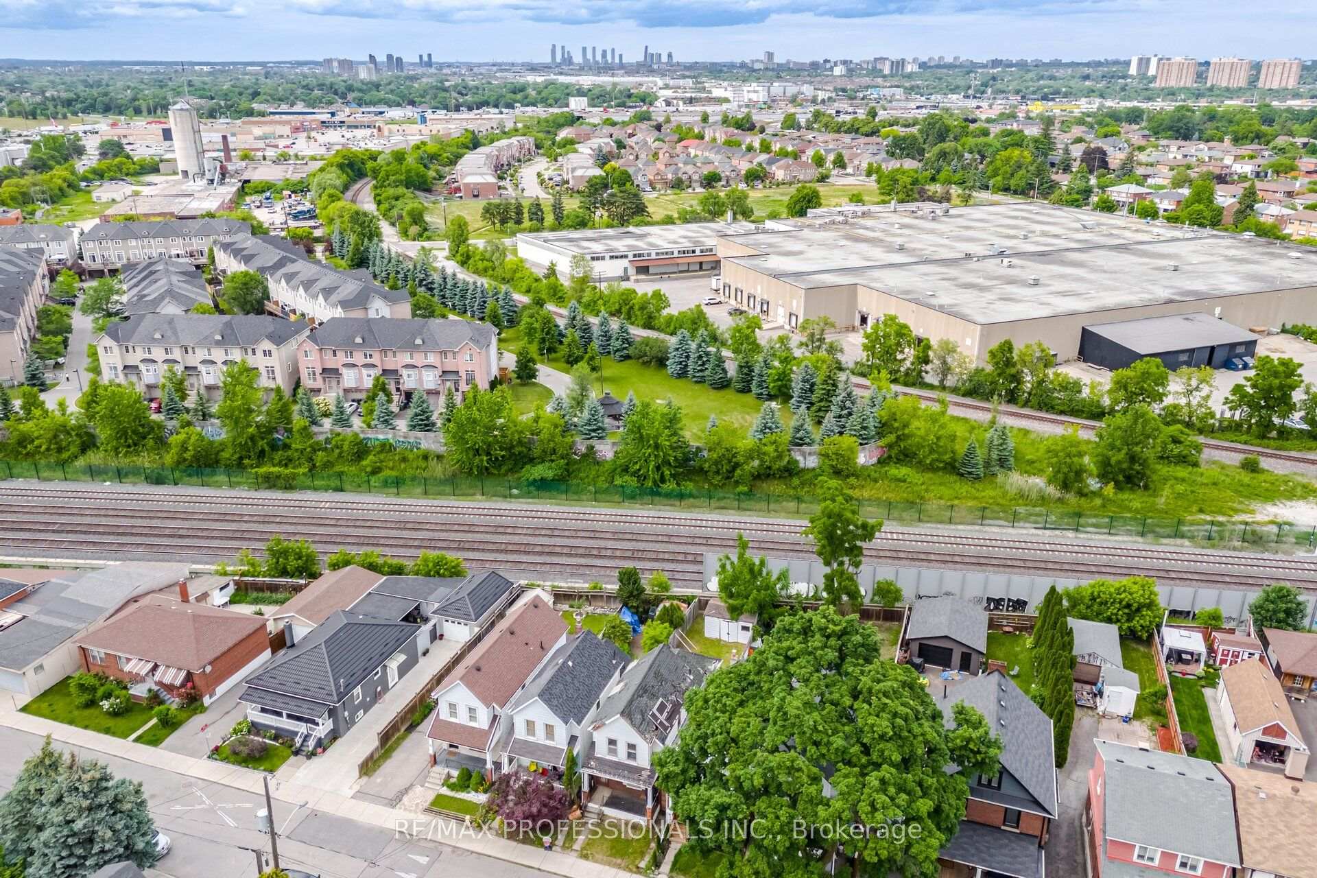 Photo 9 of 39 Holley Avenue, North York, Weston — HOMEH