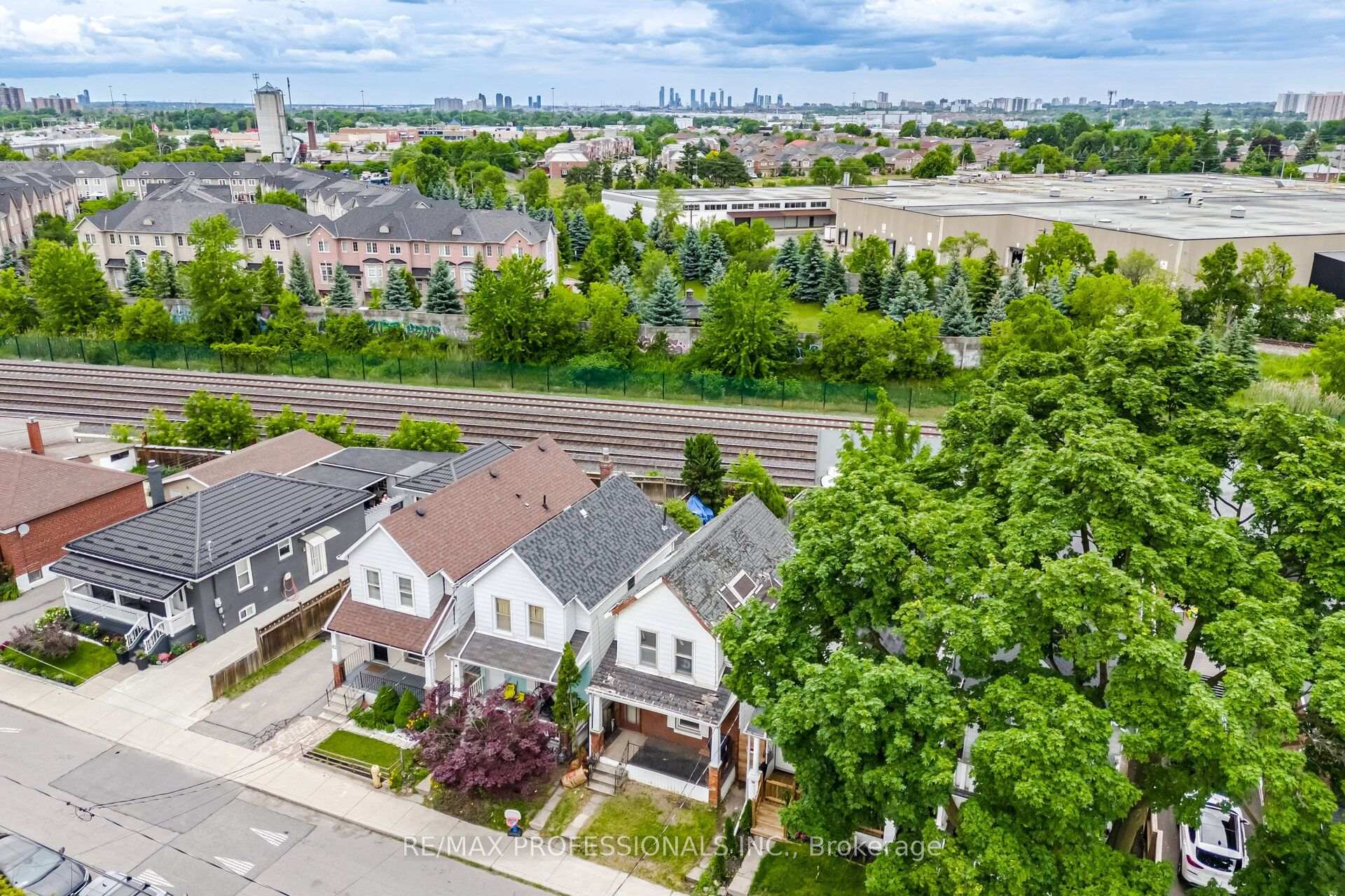 Photo 12 of 39 Holley Avenue, North York, Weston — HOMEH