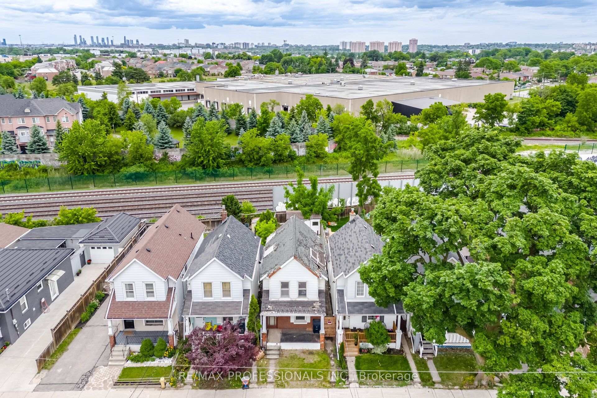 Photo 13 of 39 Holley Avenue, North York, Weston — HOMEH