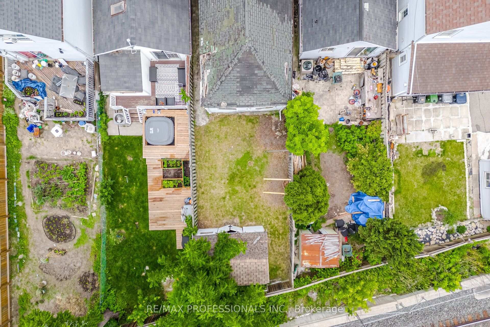 Photo 17 of 39 Holley Avenue, North York, Weston — HOMEH