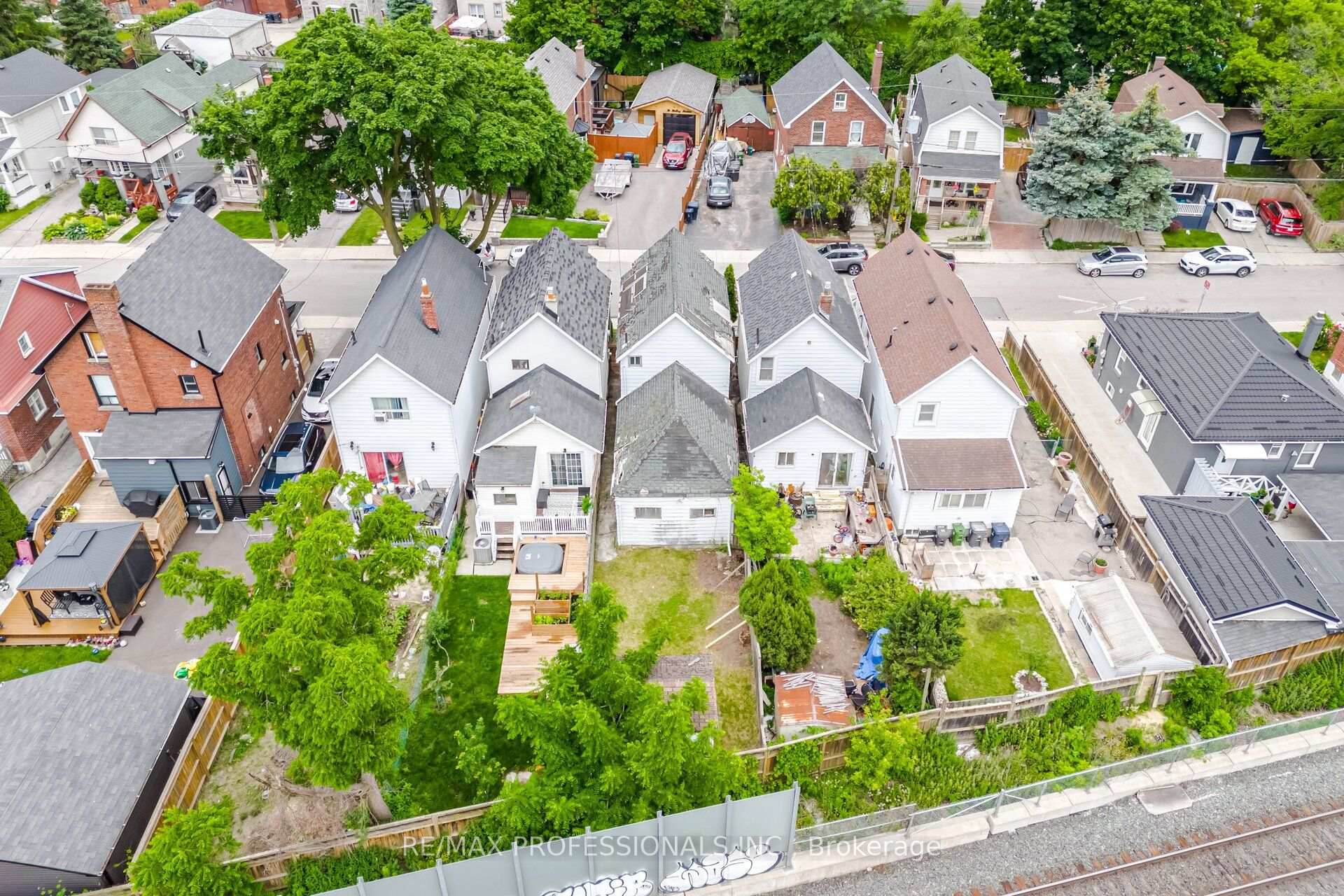 Photo 18 of 39 Holley Avenue, North York, Weston — HOMEH