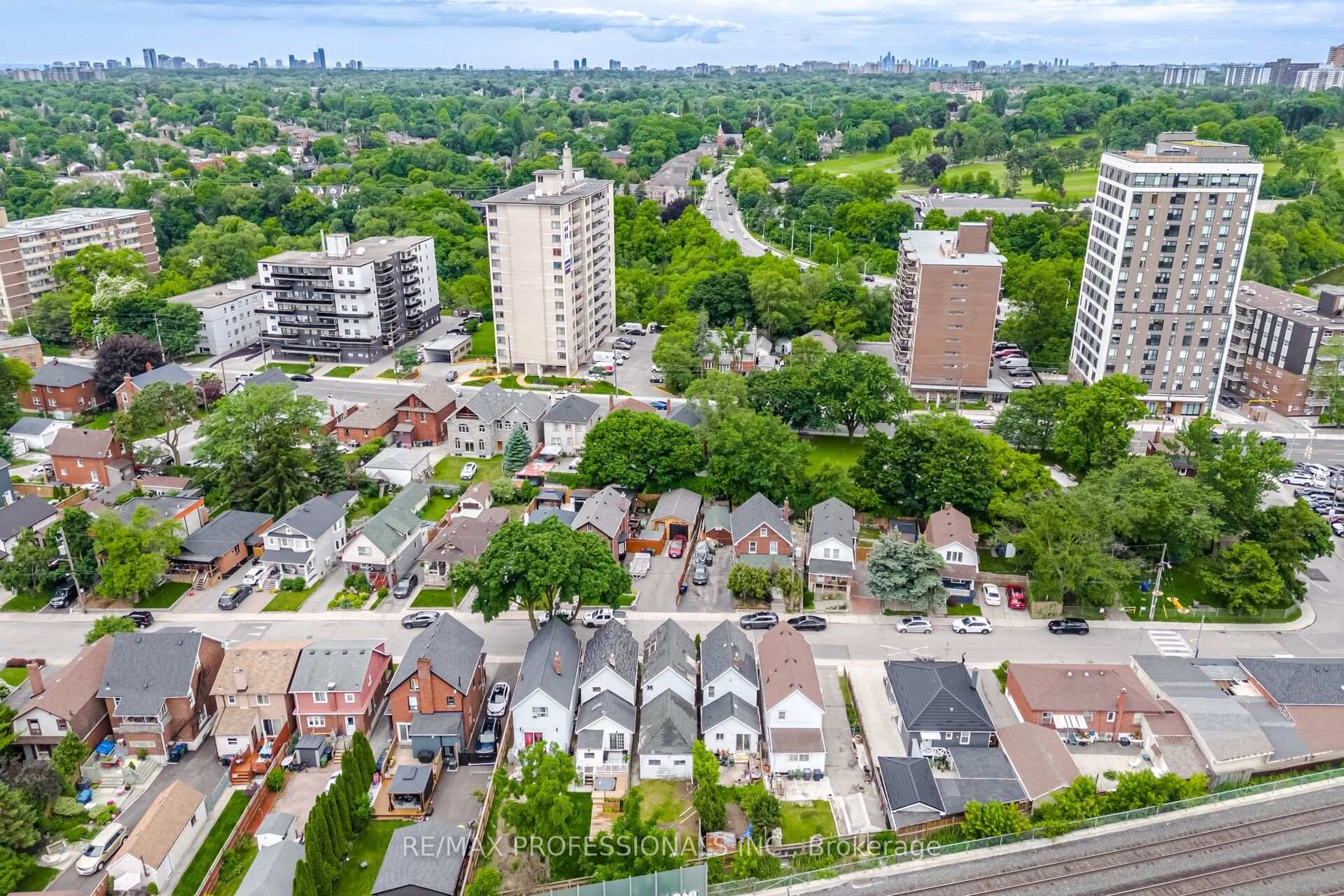 Photo 20 of 39 Holley Avenue, North York, Weston — HOMEH