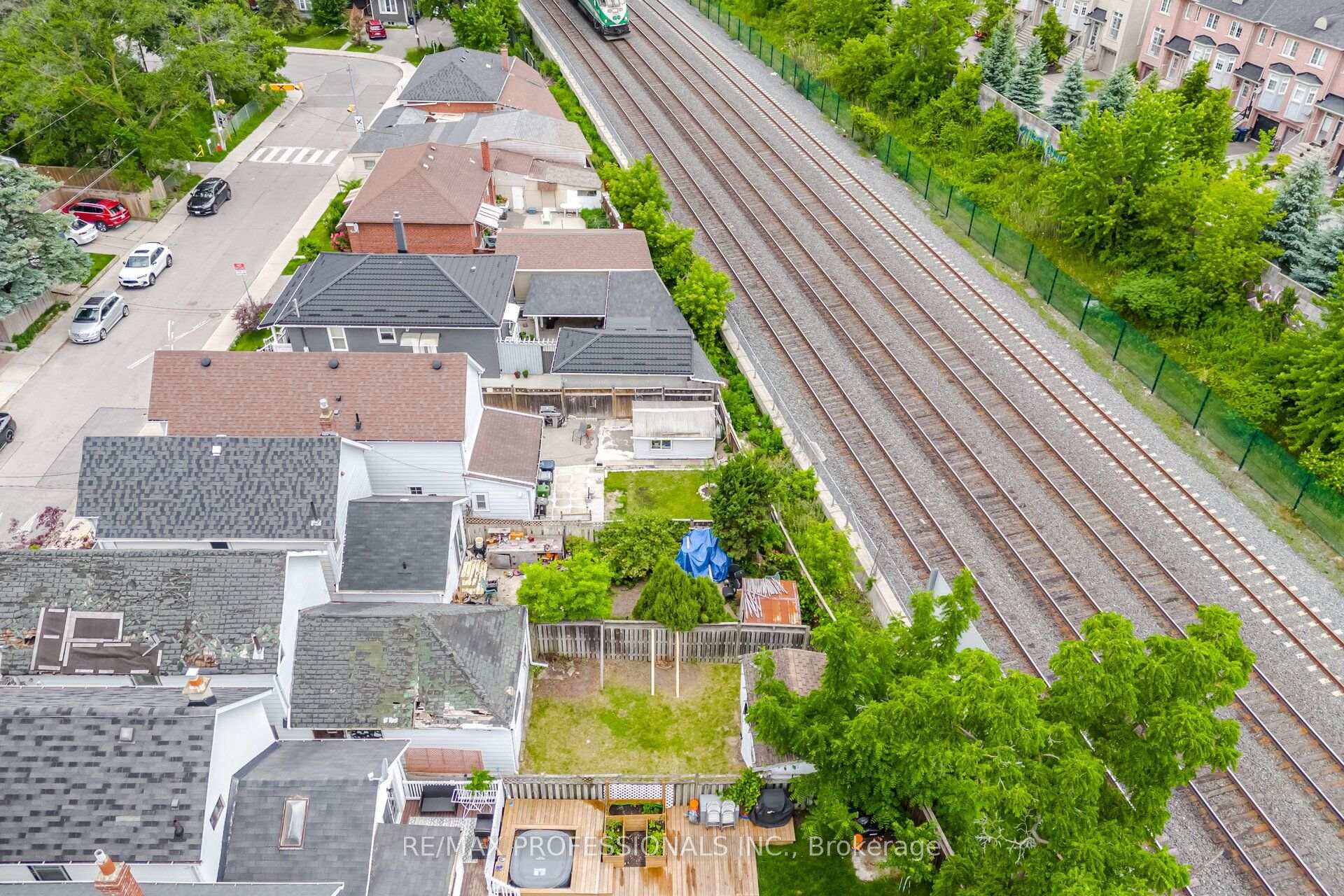 Photo 22 of 39 Holley Avenue, North York, Weston — HOMEH