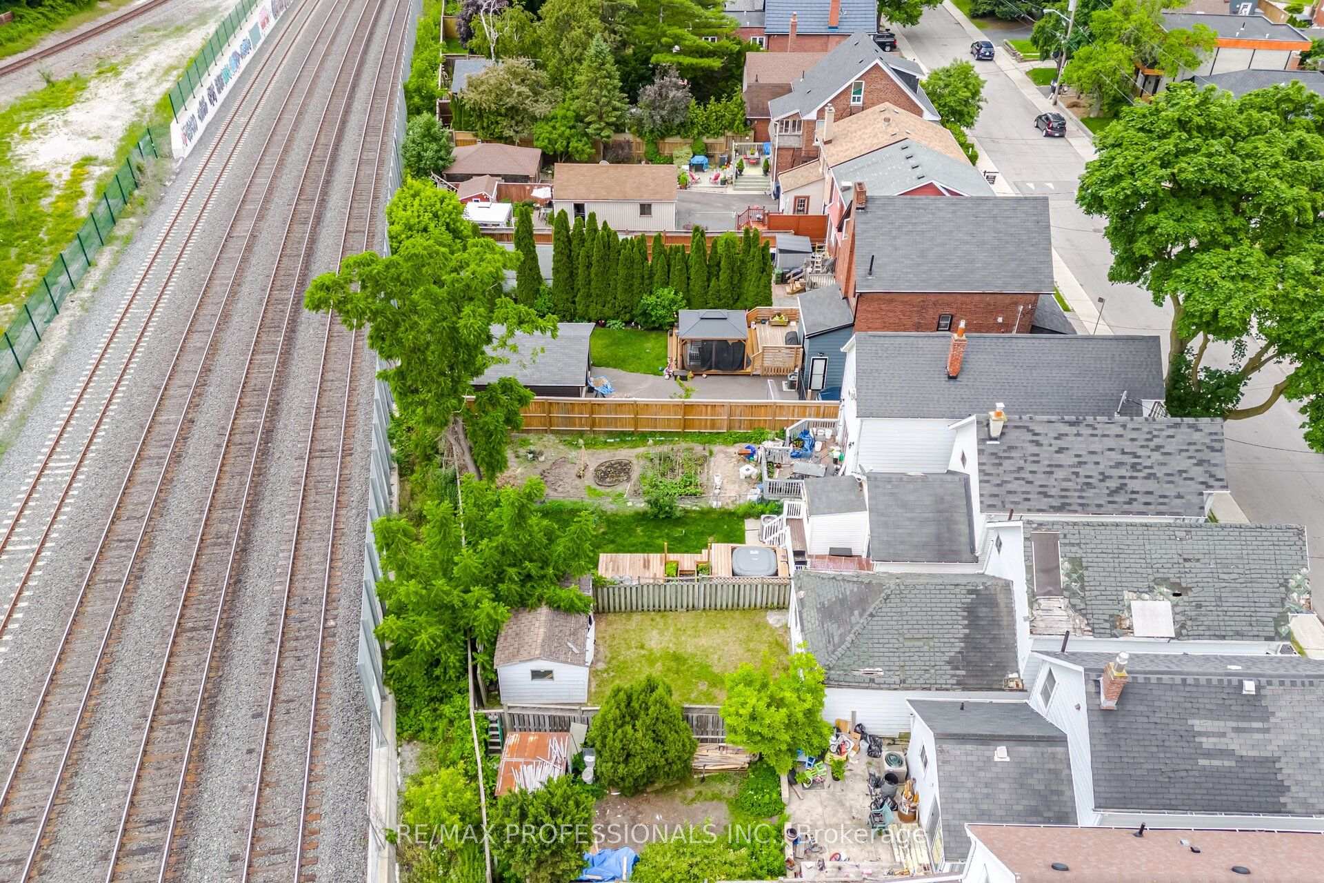 Photo 23 of 39 Holley Avenue, North York, Weston — HOMEH