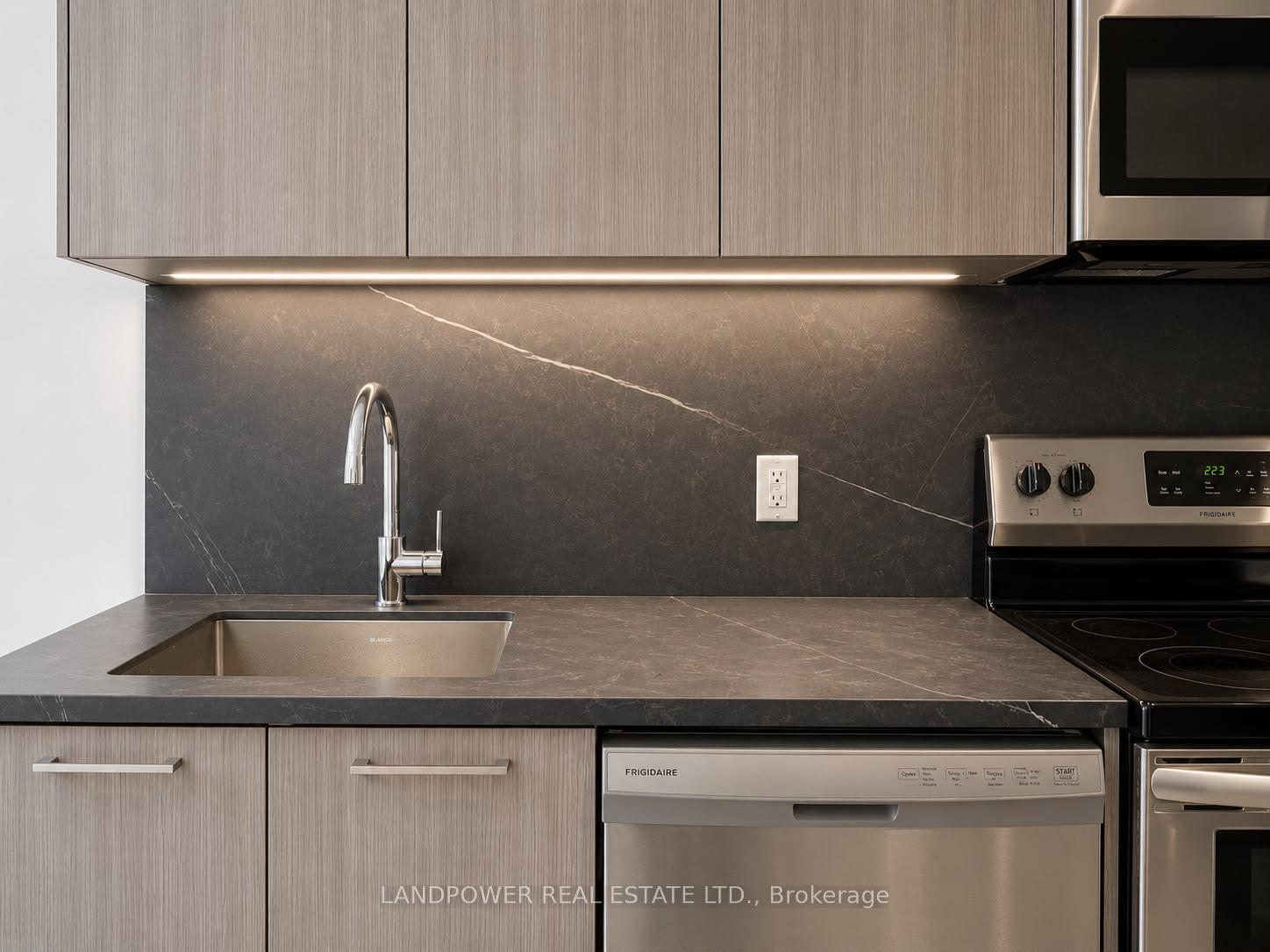 Photo 1 of Unit 25, 51 Winlock Park, North York, Newtonbrook East — HOMEH