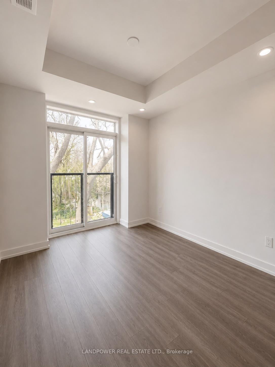 Photo 3 of Unit 25, 51 Winlock Park, North York, Newtonbrook East — HOMEH