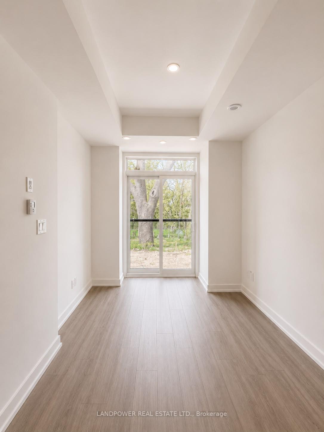 Photo 5 of Unit 25, 51 Winlock Park, North York, Newtonbrook East — HOMEH