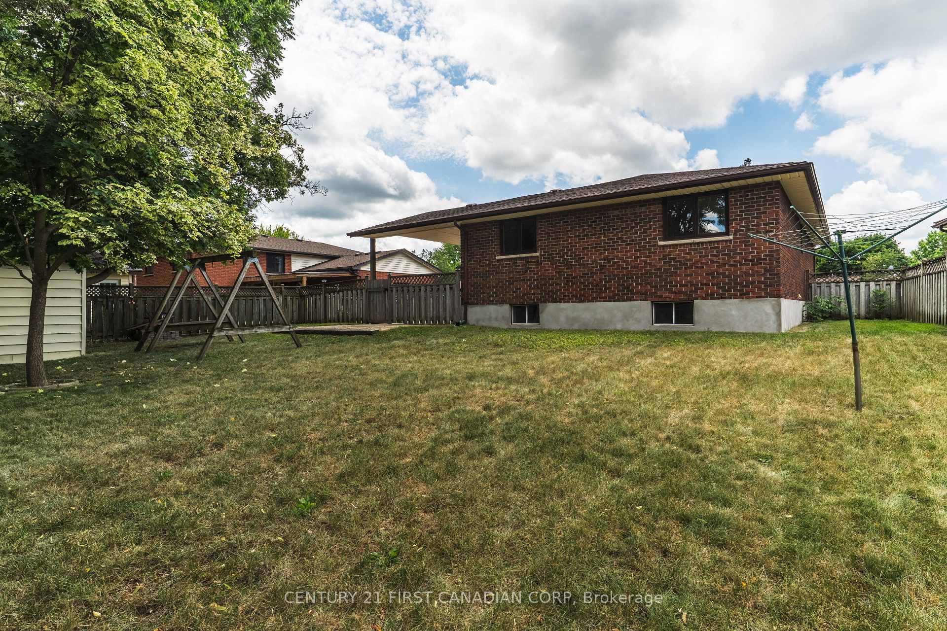 Photo 5 of 45 Westgate Avenue, Strathroy-Caradoc, SW — HOMEH