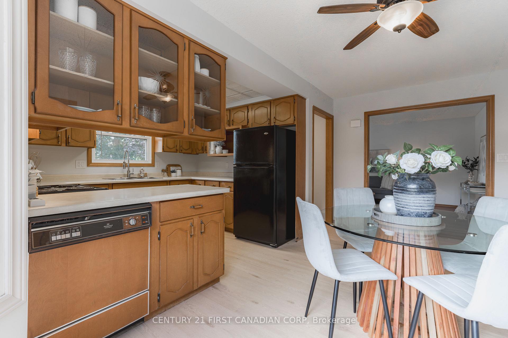 Photo 8 of 45 Westgate Avenue, Strathroy-Caradoc, SW — HOMEH