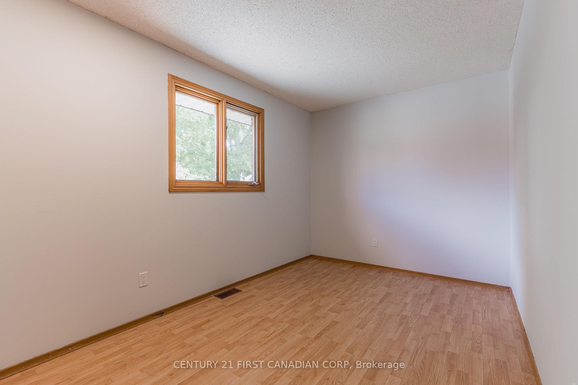 Photo 18 of 45 Westgate Avenue, Strathroy-Caradoc, SW — HOMEH