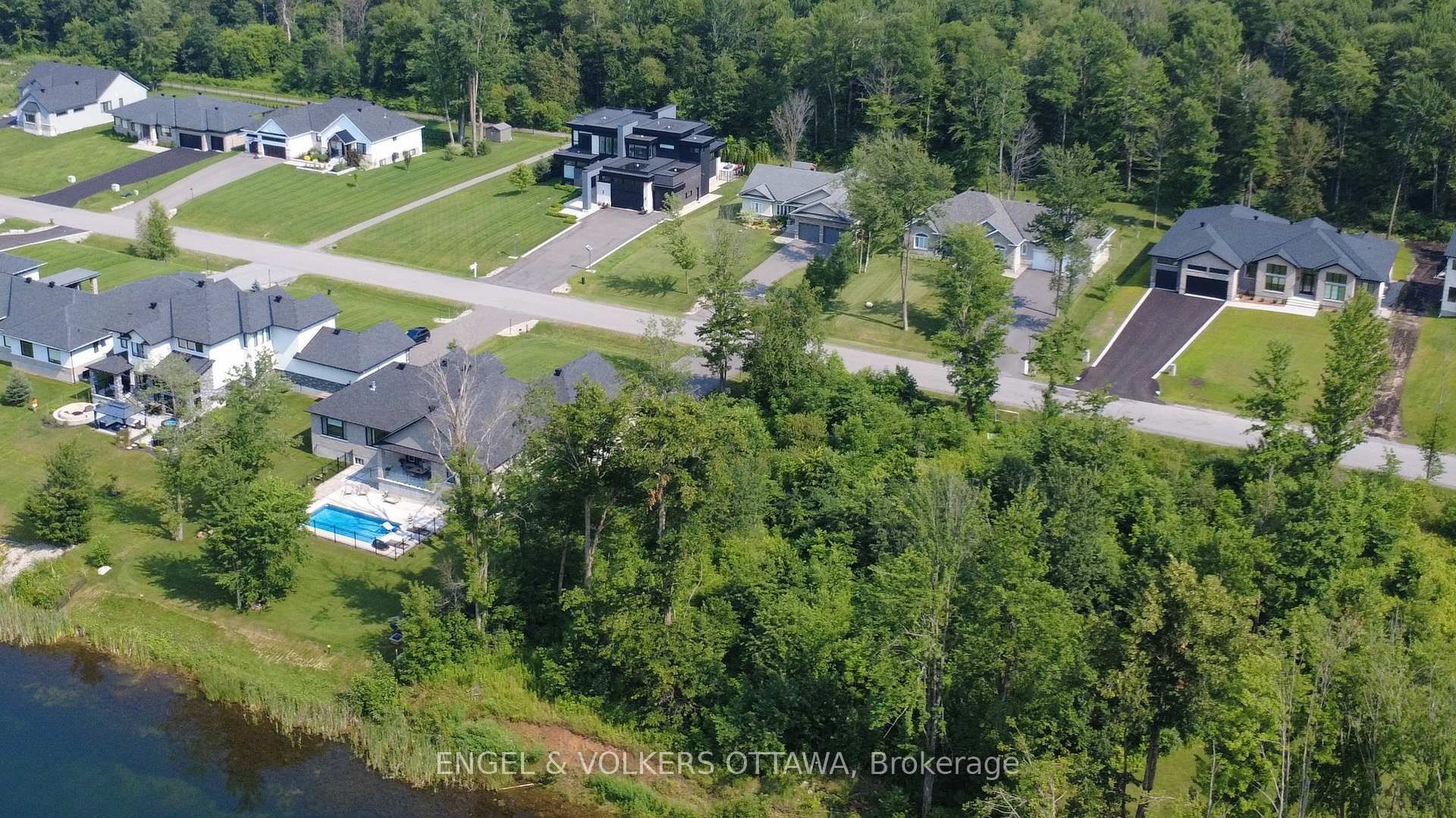 Photo 5 of 576 Shoreway Drive, Ottawa, Greely — HOMEH