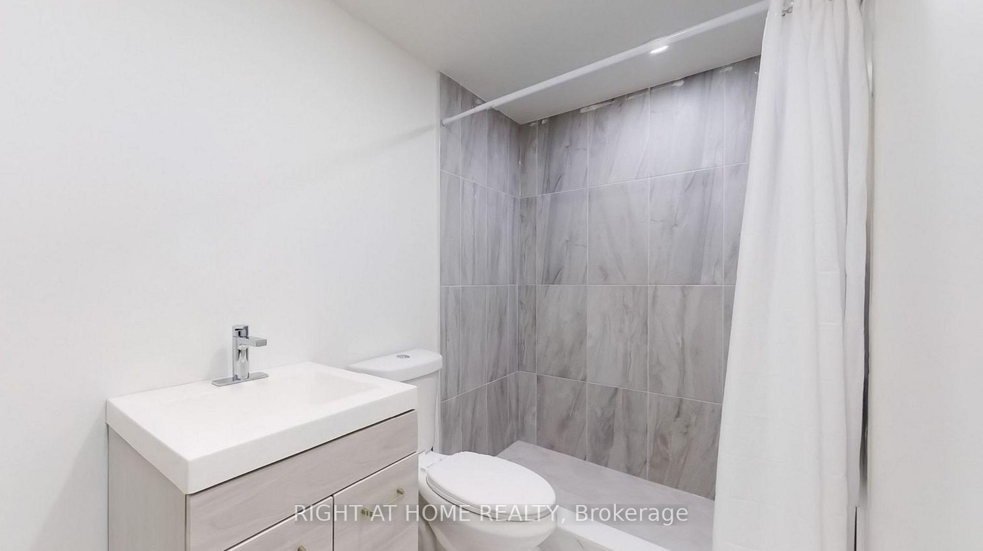 Photo 4 of Unit lower2, 62 Mcclenny Drive, Aurora, Aurora Highlands — HOMEH