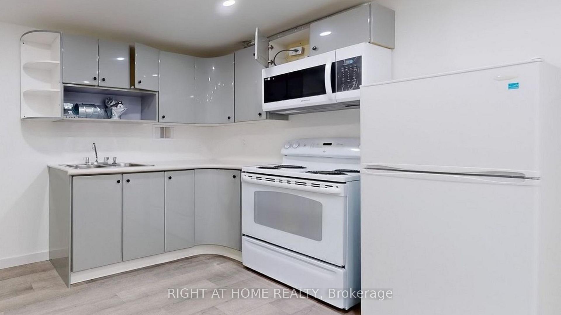 Photo 5 of Unit lower2, 62 Mcclenny Drive, Aurora, Aurora Highlands — HOMEH