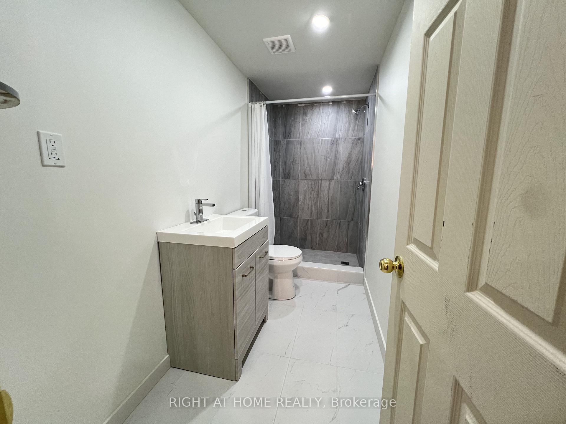 Photo 8 of Unit lower2, 62 Mcclenny Drive, Aurora, Aurora Highlands — HOMEH
