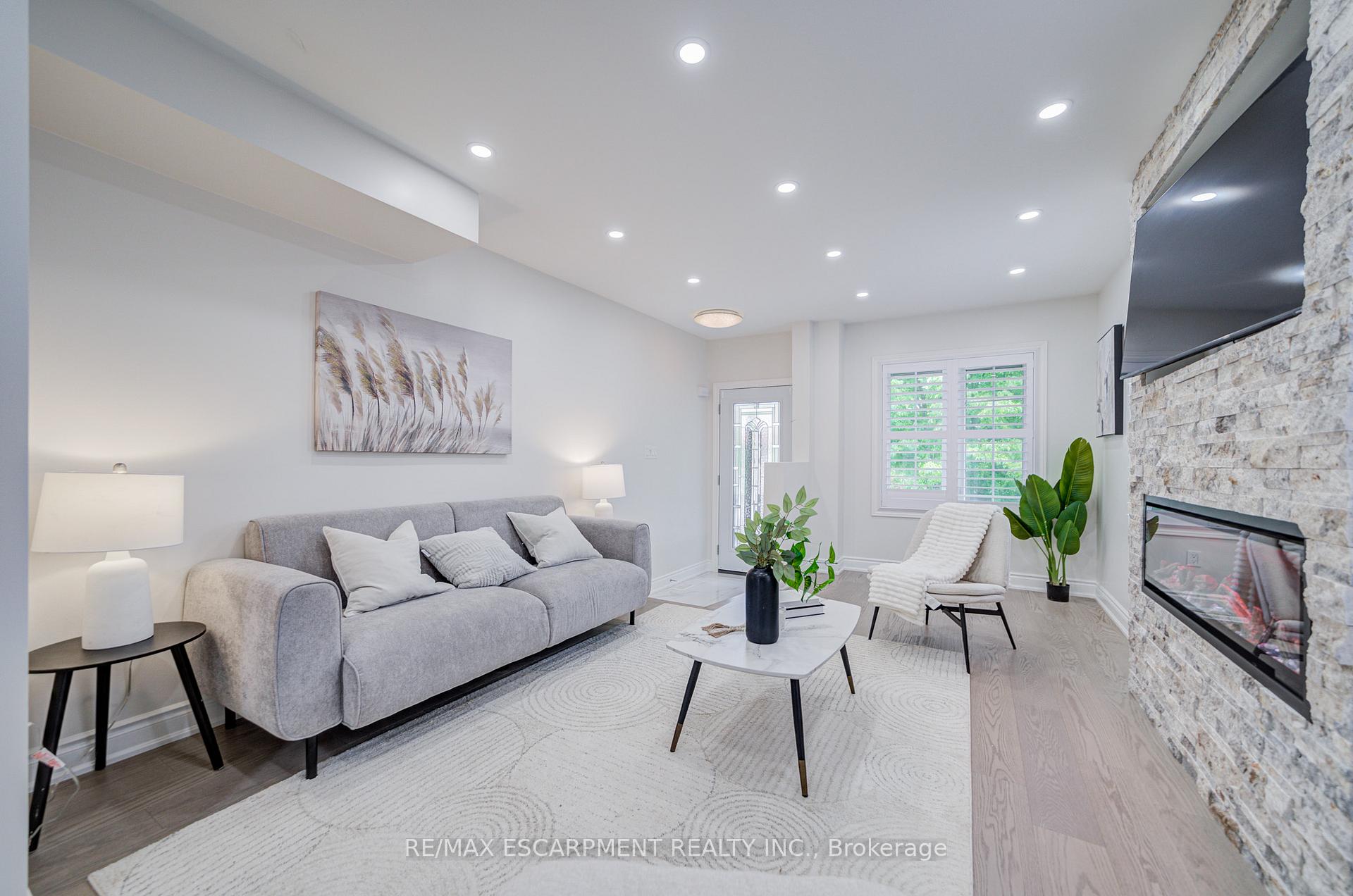 Photo 8 of 267 Fitzgerald Crescent, Milton, Dempsey — HOMEH