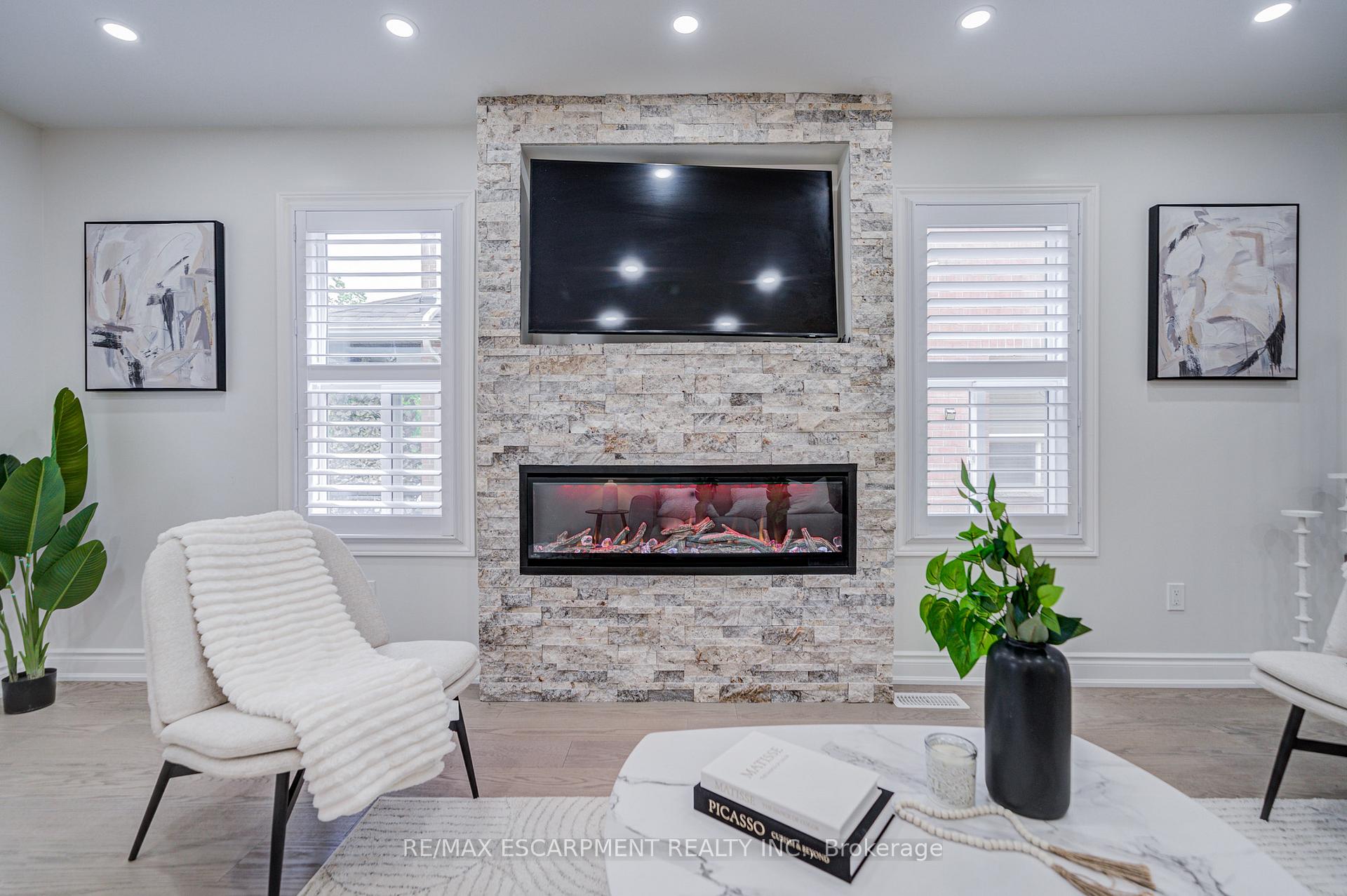 Photo 10 of 267 Fitzgerald Crescent, Milton, Dempsey — HOMEH