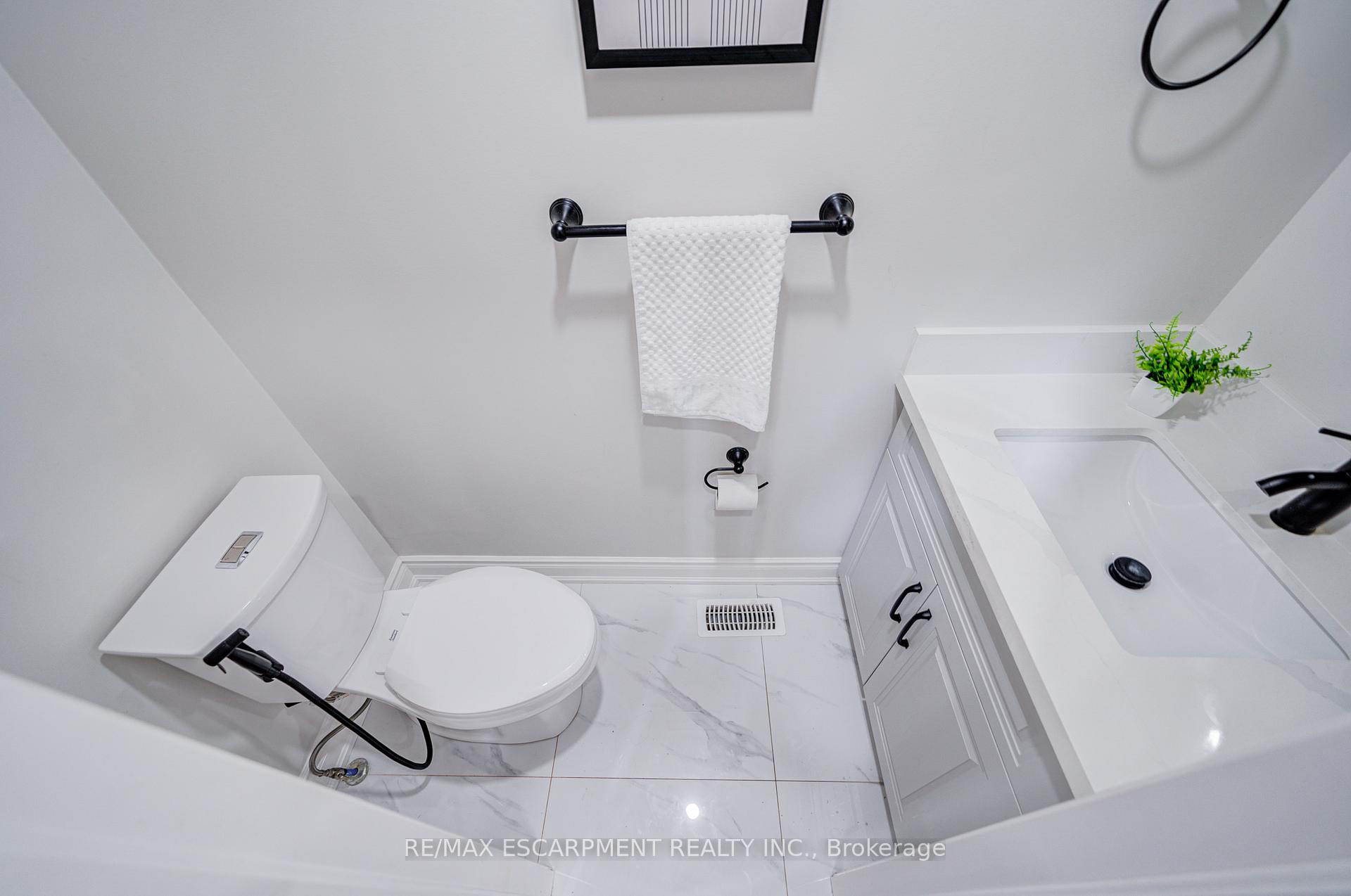 Photo 11 of 267 Fitzgerald Crescent, Milton, Dempsey — HOMEH