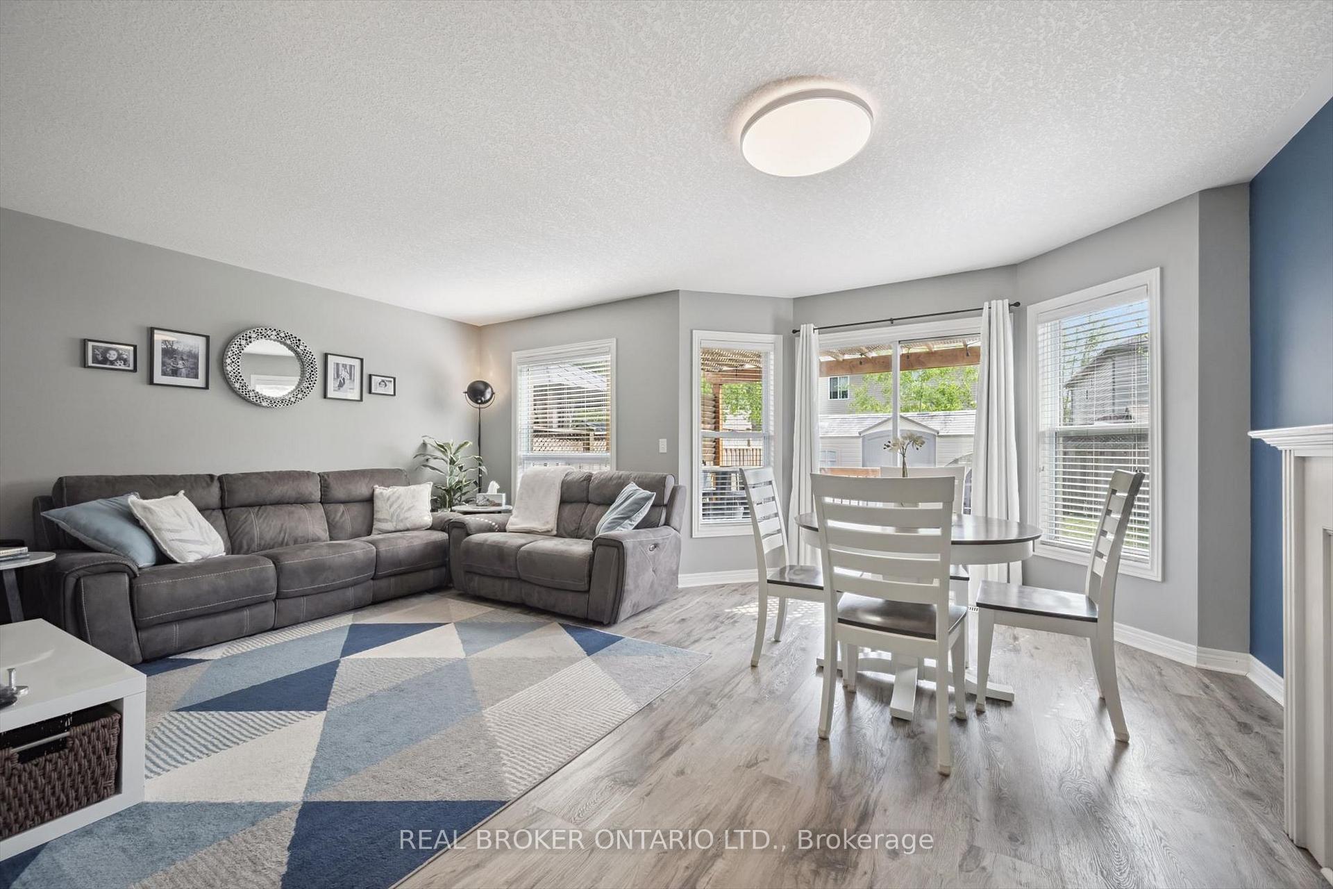 Photo 7 of 511 Dansbury Drive, Waterloo, Lexington — HOMEH