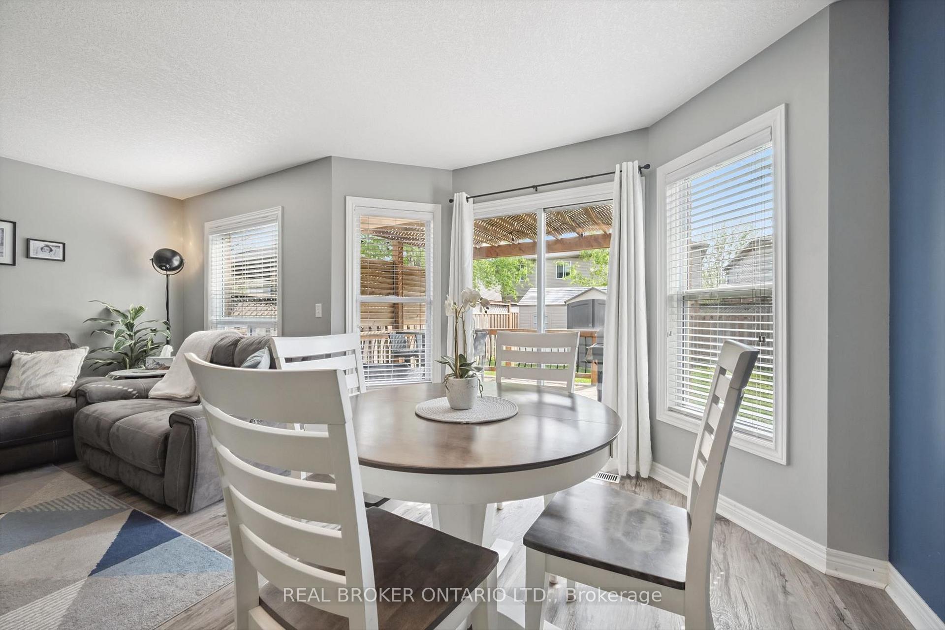 Photo 8 of 511 Dansbury Drive, Waterloo, Lexington — HOMEH