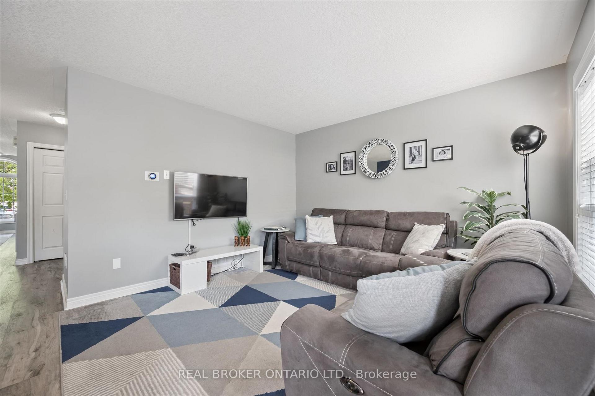 Photo 11 of 511 Dansbury Drive, Waterloo, Lexington — HOMEH