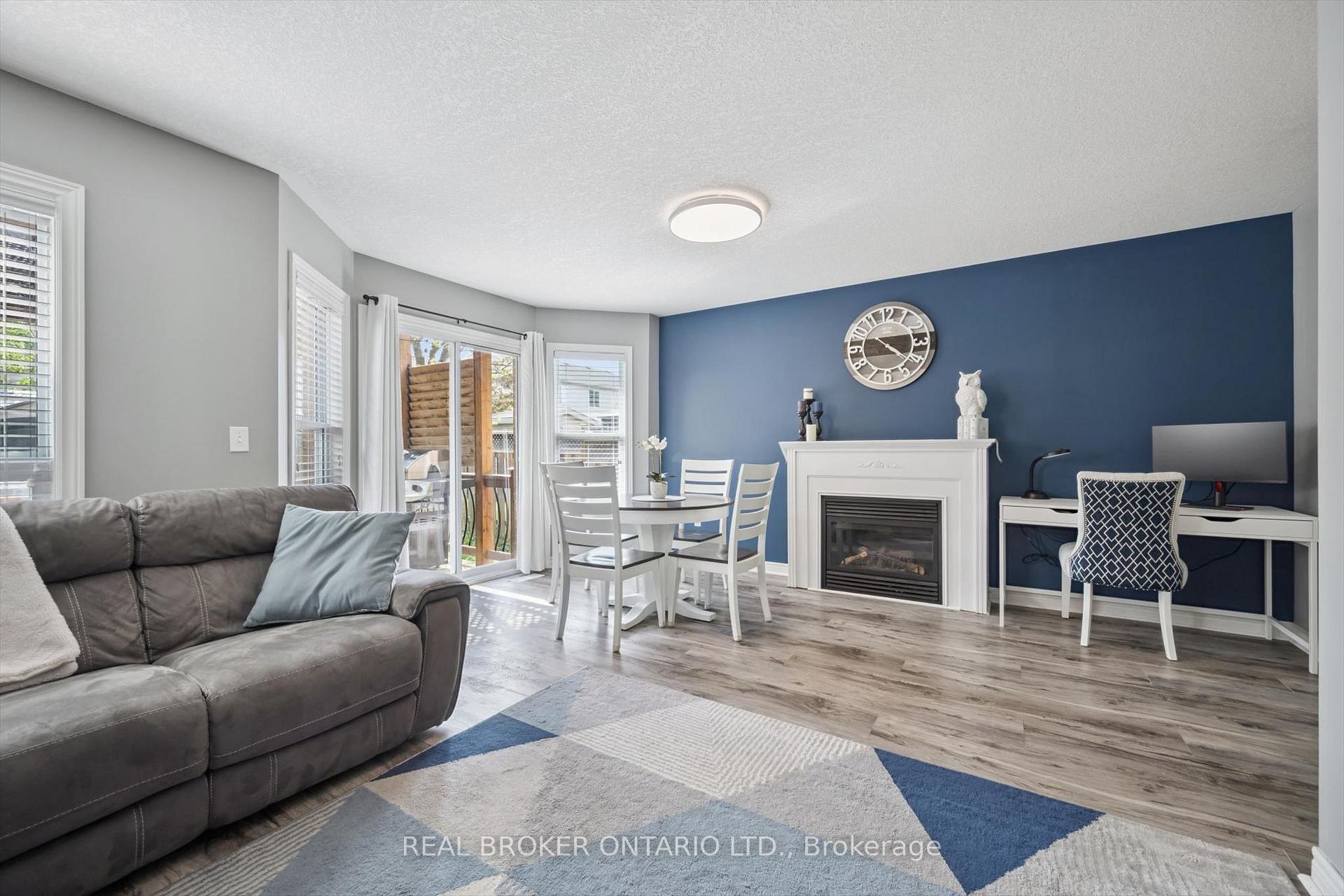 Photo 12 of 511 Dansbury Drive, Waterloo, Lexington — HOMEH