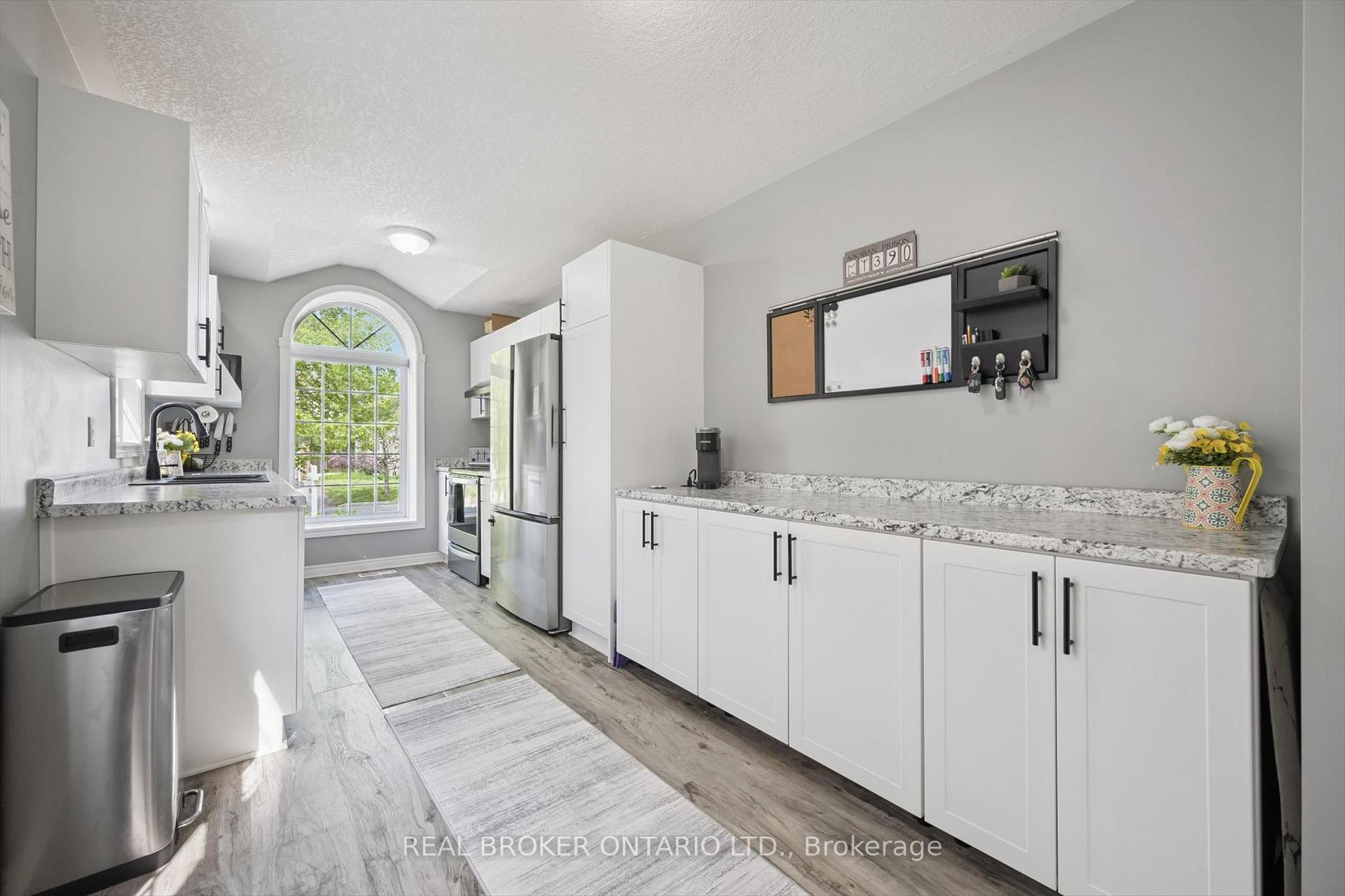 Photo 14 of 511 Dansbury Drive, Waterloo, Lexington — HOMEH