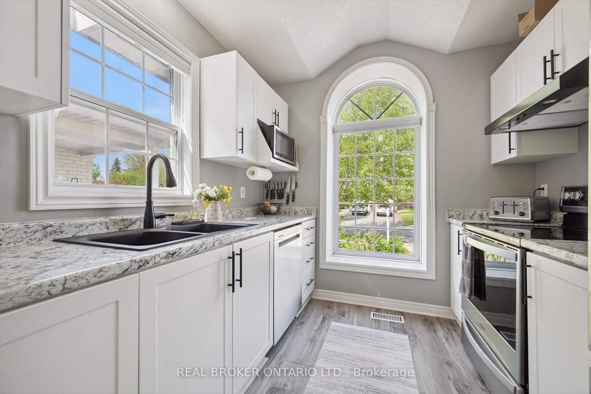 Photo 15 of 511 Dansbury Drive, Waterloo, Lexington — HOMEH