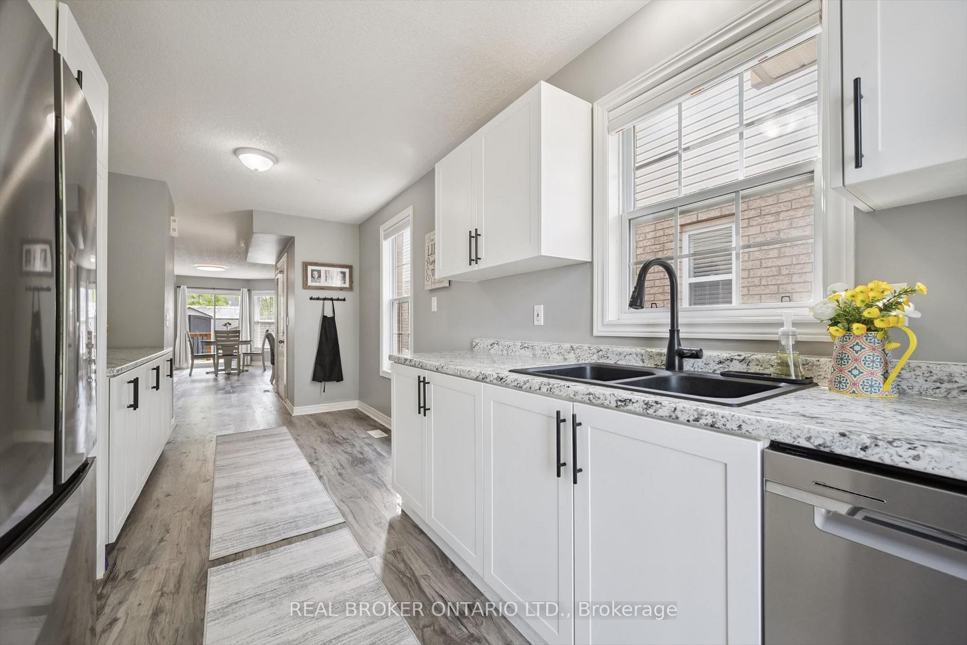 Photo 17 of 511 Dansbury Drive, Waterloo, Lexington — HOMEH