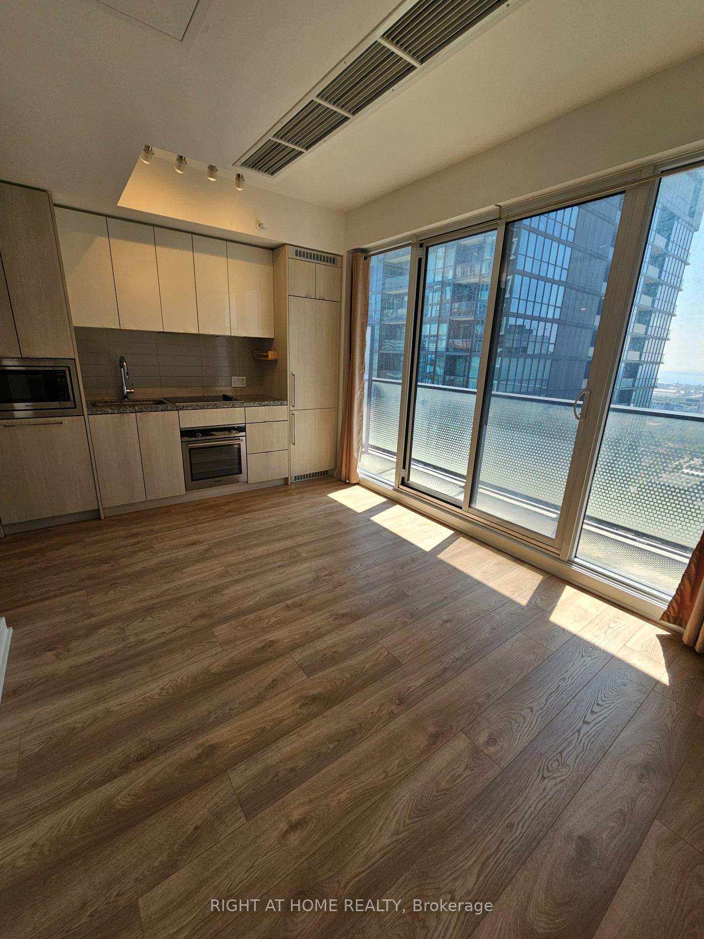 Photo 2 of Unit 4308, 115 Blue Jays Way, Toronto, Waterfront Communities — HOMEH