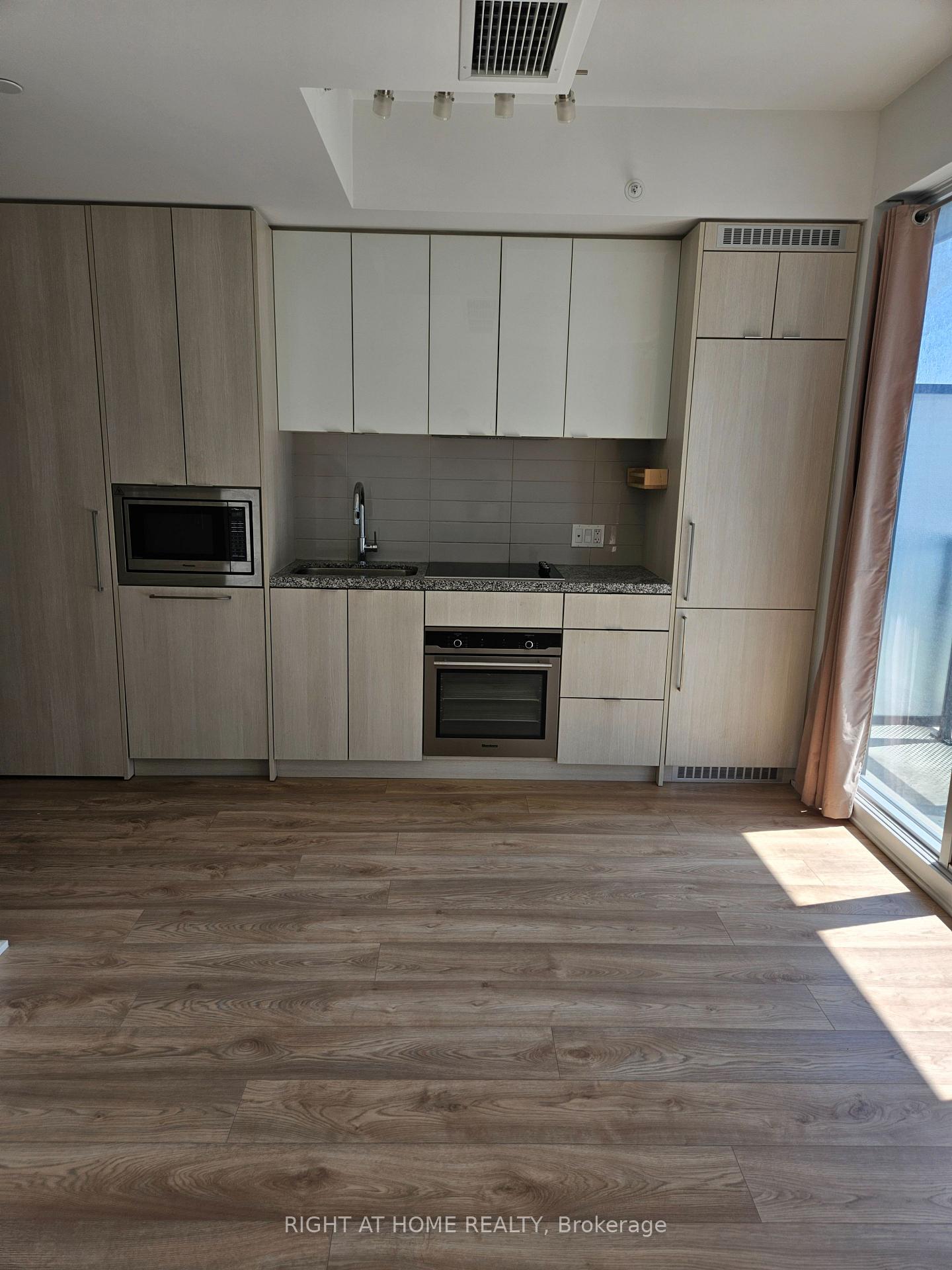 Photo 3 of Unit 4308, 115 Blue Jays Way, Toronto, Waterfront Communities — HOMEH