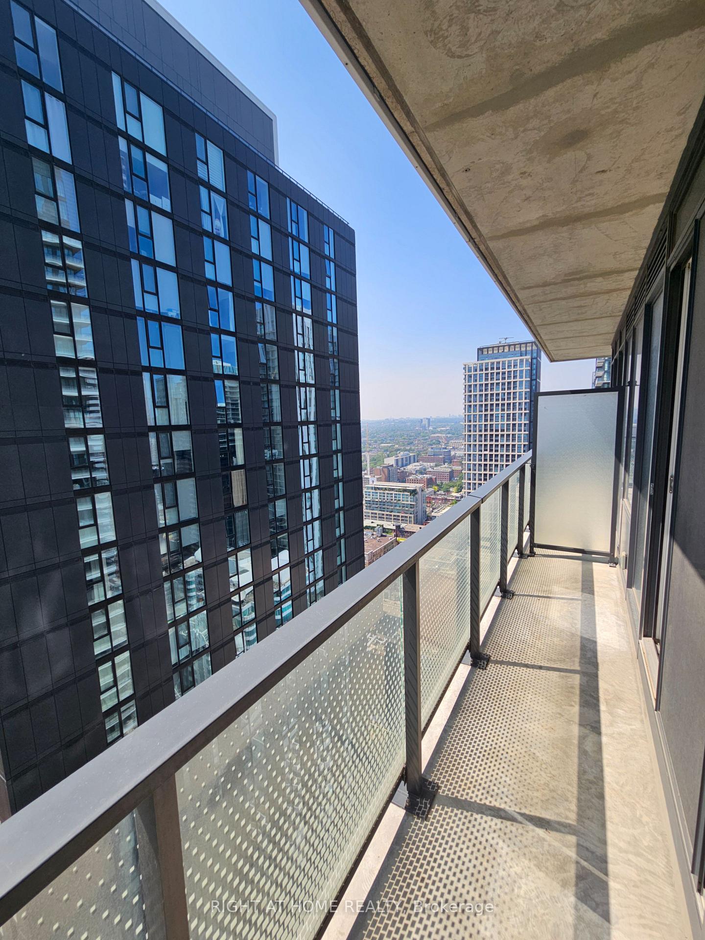 Photo 6 of Unit 4308, 115 Blue Jays Way, Toronto, Waterfront Communities — HOMEH