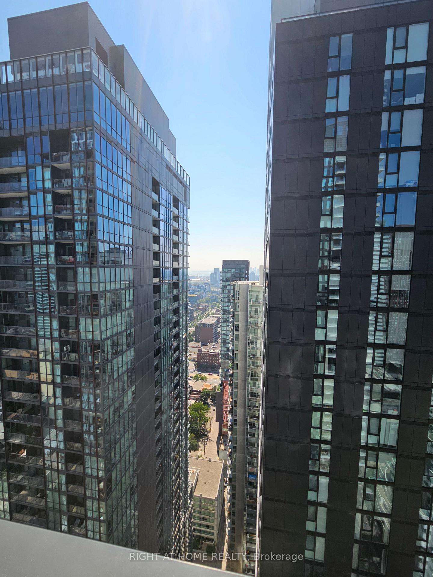 Photo 7 of Unit 4308, 115 Blue Jays Way, Toronto, Waterfront Communities — HOMEH