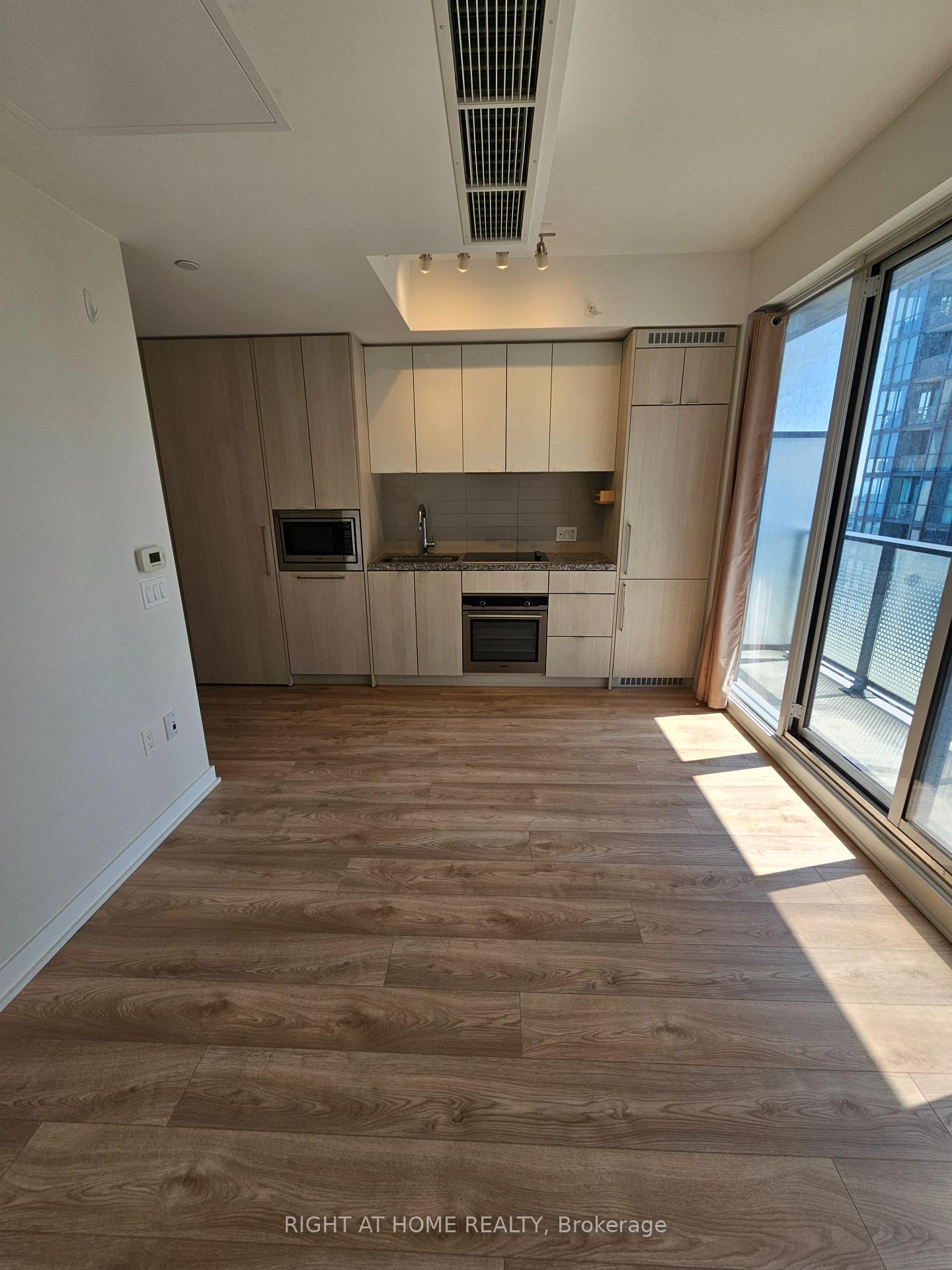 Photo 8 of Unit 4308, 115 Blue Jays Way, Toronto, Waterfront Communities — HOMEH
