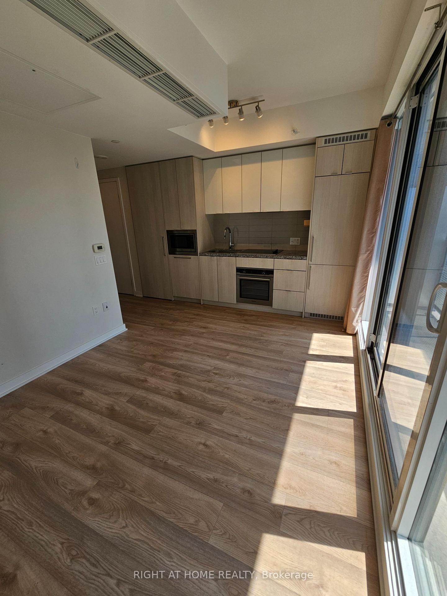Photo 9 of Unit 4308, 115 Blue Jays Way, Toronto, Waterfront Communities — HOMEH