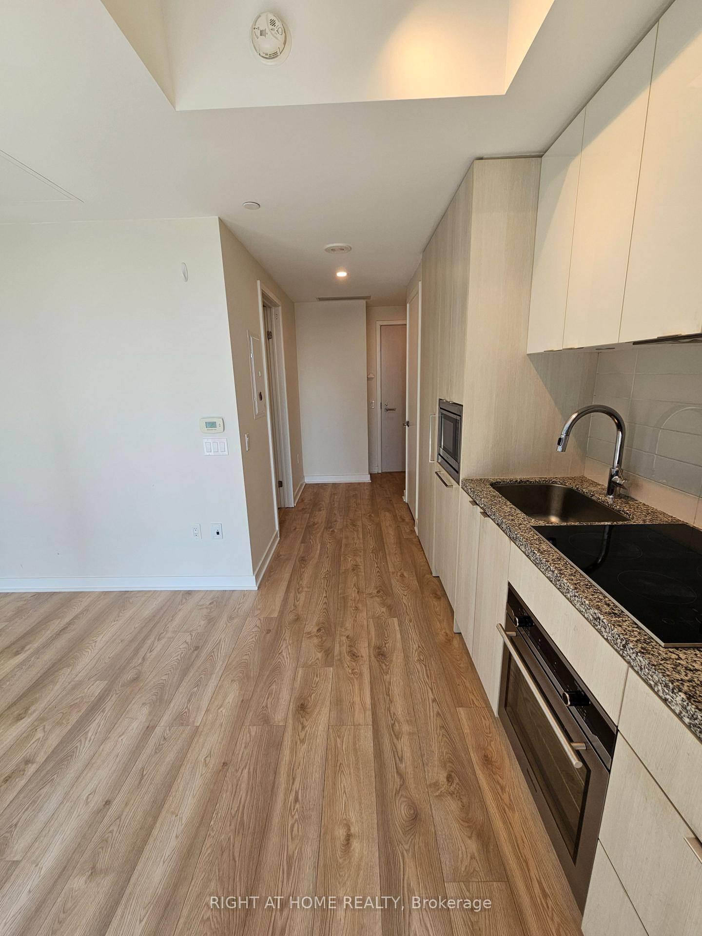 Photo 10 of Unit 4308, 115 Blue Jays Way, Toronto, Waterfront Communities — HOMEH