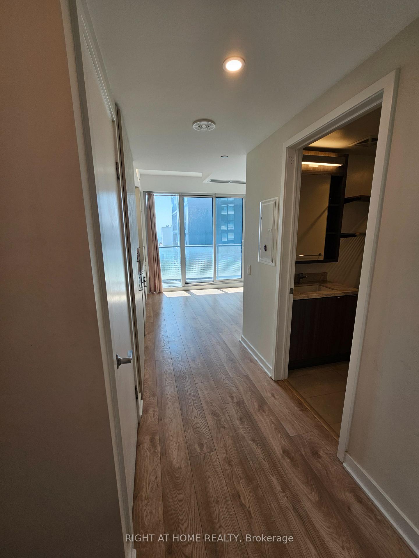 Photo 11 of Unit 4308, 115 Blue Jays Way, Toronto, Waterfront Communities — HOMEH