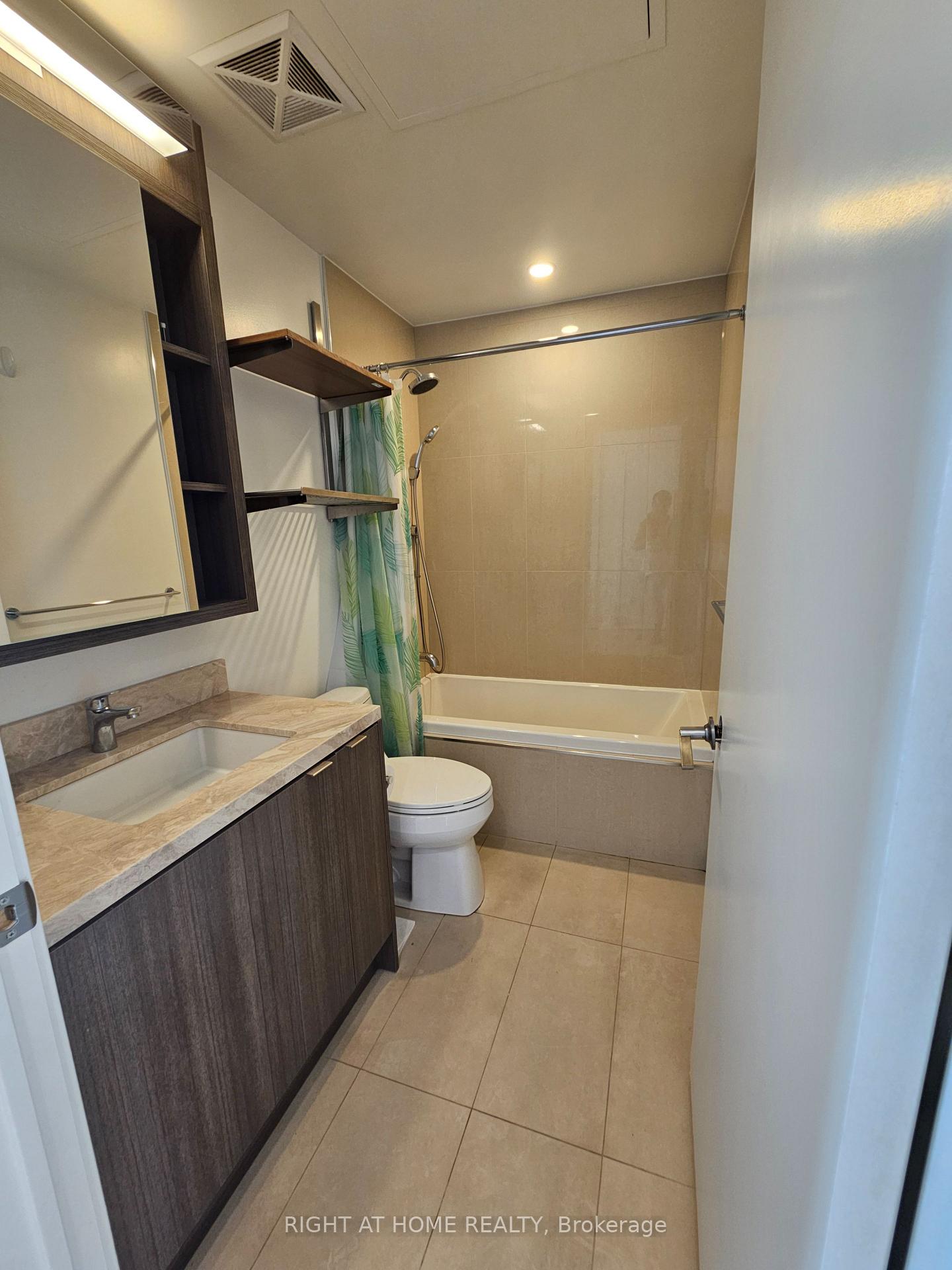 Photo 12 of Unit 4308, 115 Blue Jays Way, Toronto, Waterfront Communities — HOMEH