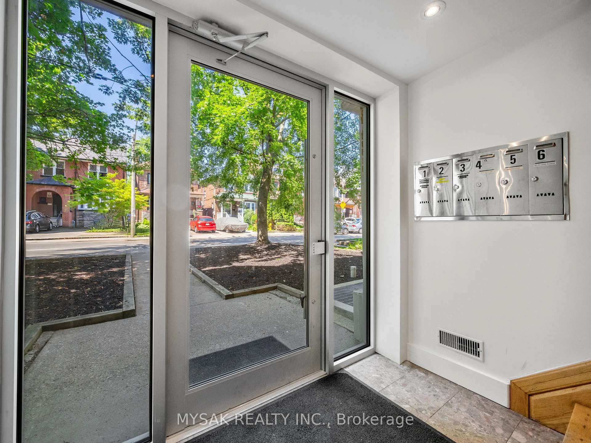 Photo 24 of 427 Crawford Street, Toronto, Palmerston-Little Italy — HOMEH
