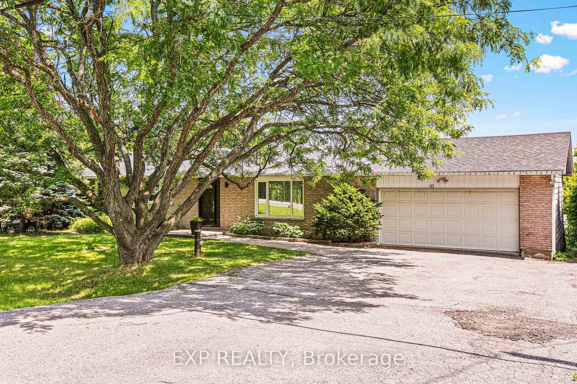 Photo 3 of 10 Queen Anne Crescent, Ottawa, Barrhaven East — HOMEH
