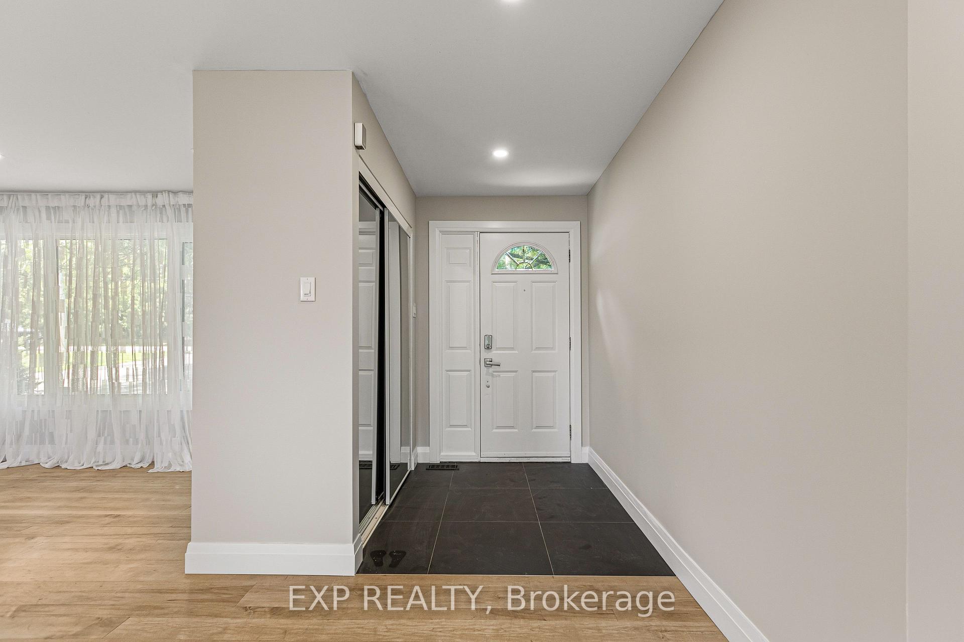 Photo 4 of 10 Queen Anne Crescent, Ottawa, Barrhaven East — HOMEH