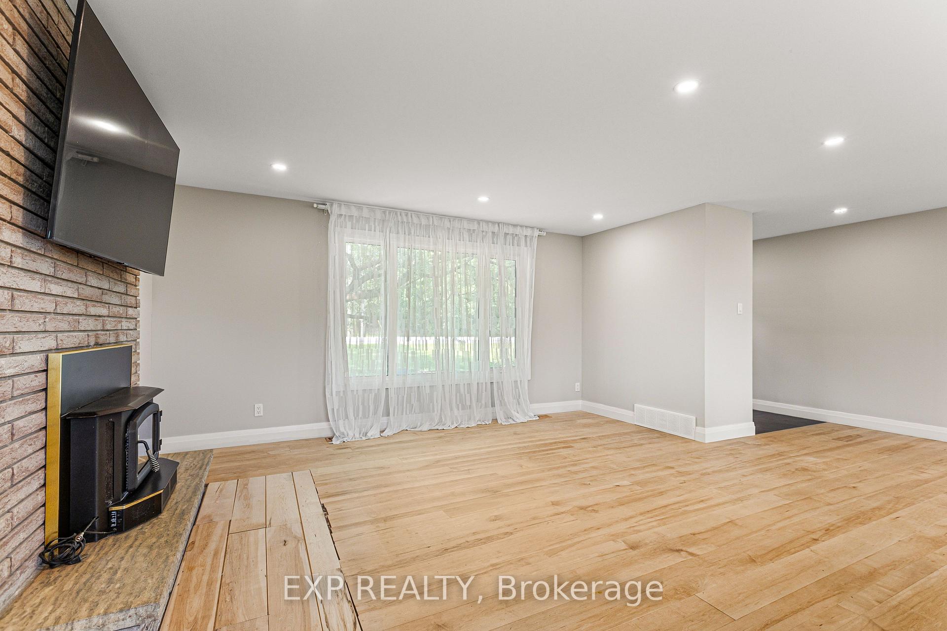 Photo 7 of 10 Queen Anne Crescent, Ottawa, Barrhaven East — HOMEH