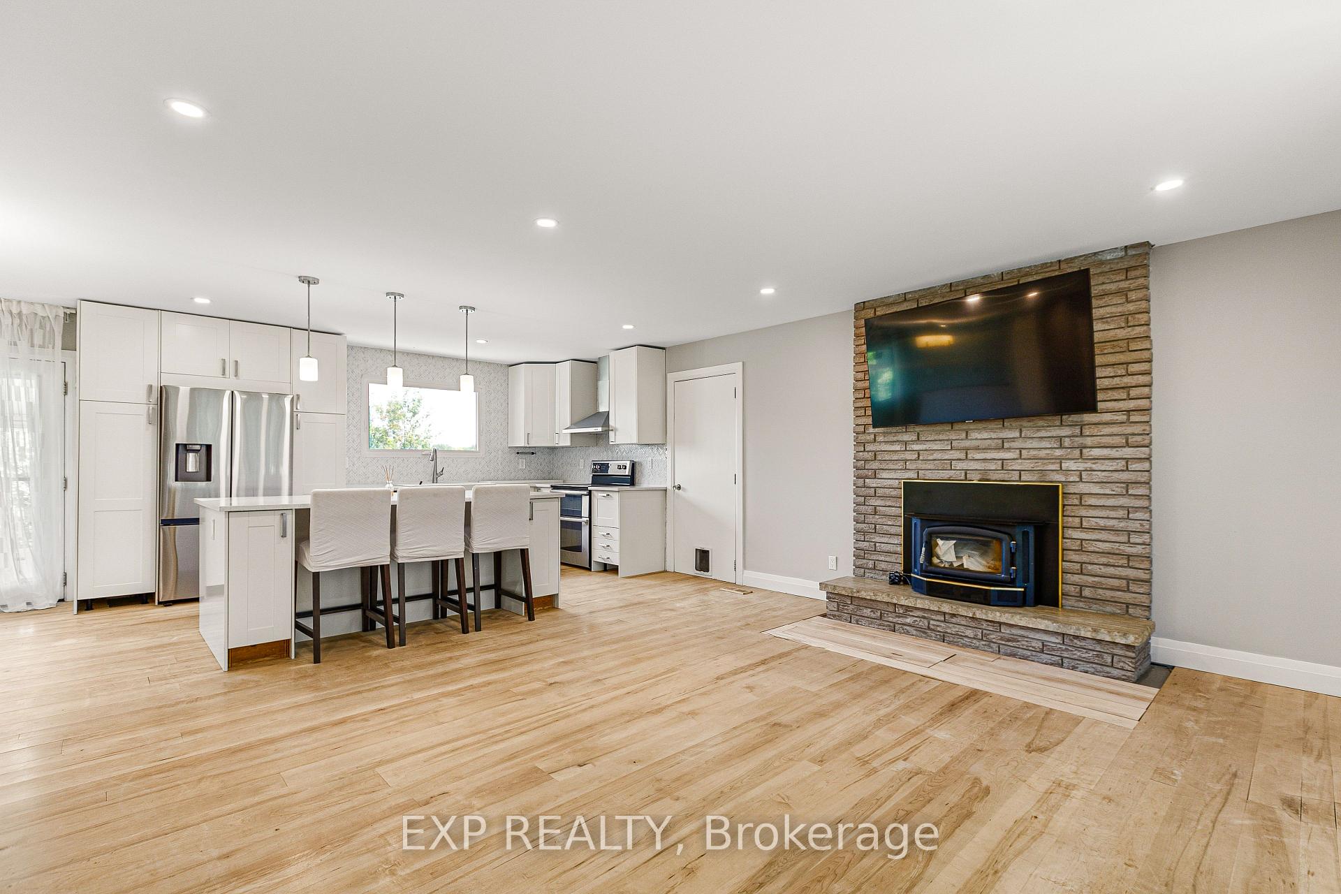 Photo 8 of 10 Queen Anne Crescent, Ottawa, Barrhaven East — HOMEH