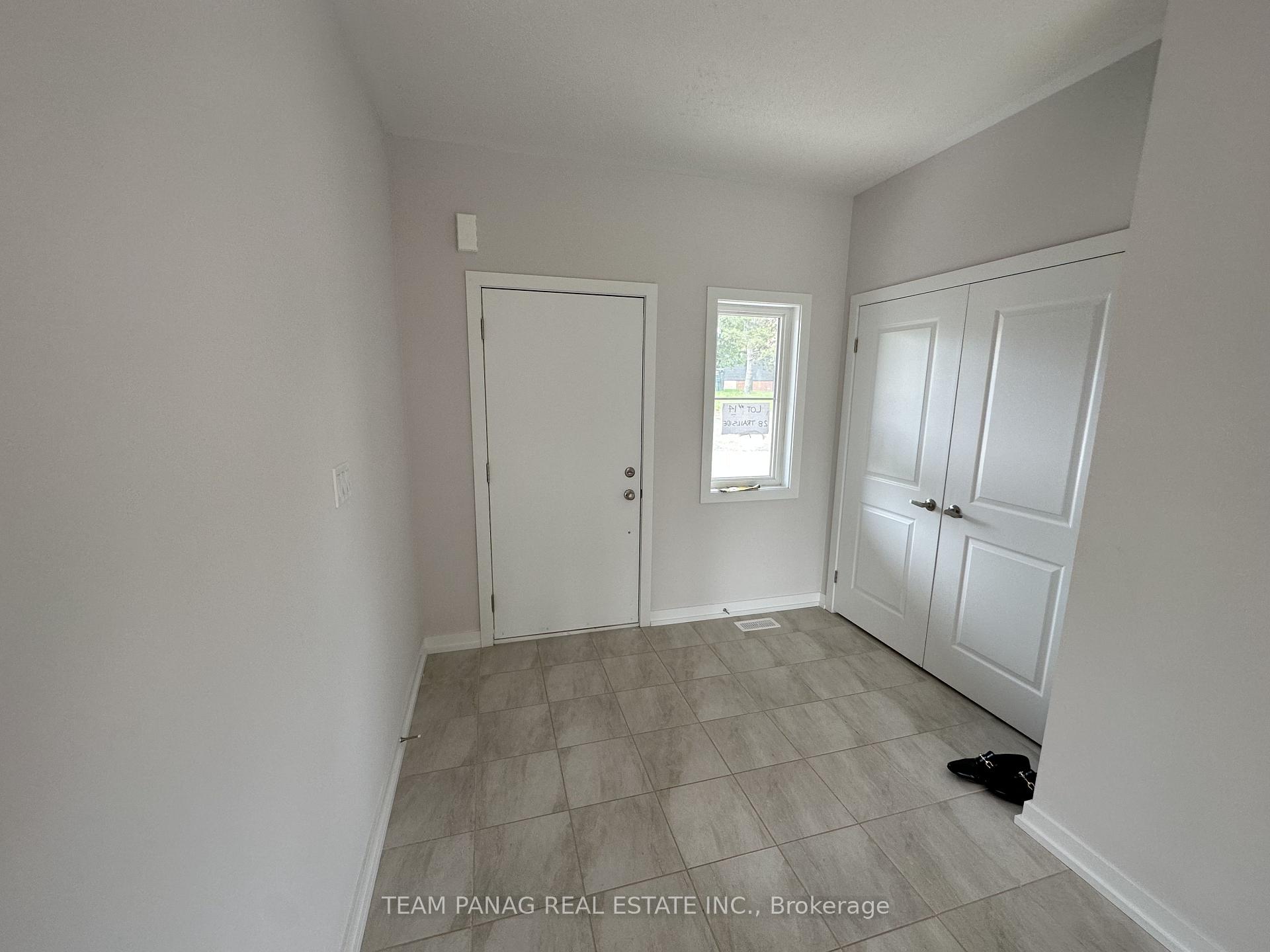 Photo 2 of 28 Trailside Drive, Haldimand — HOMEH