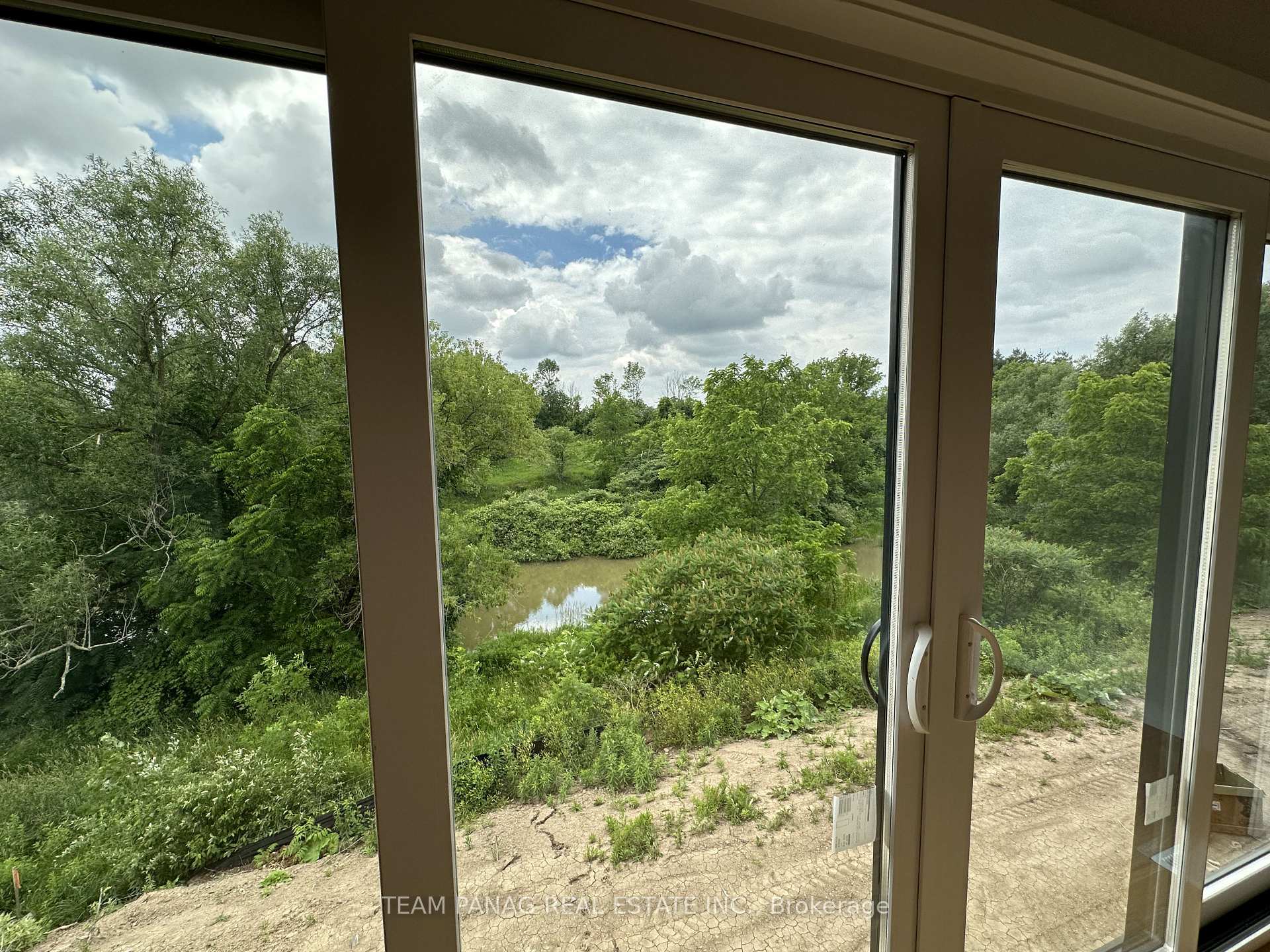 Photo 9 of 28 Trailside Drive, Haldimand — HOMEH