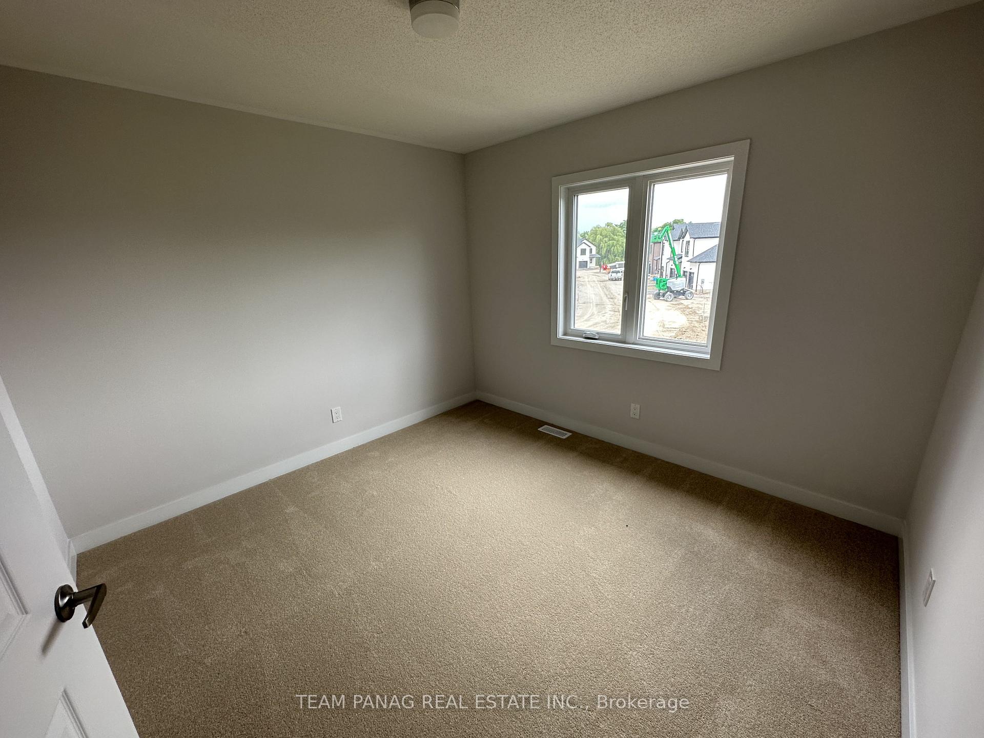Photo 13 of 28 Trailside Drive, Haldimand — HOMEH