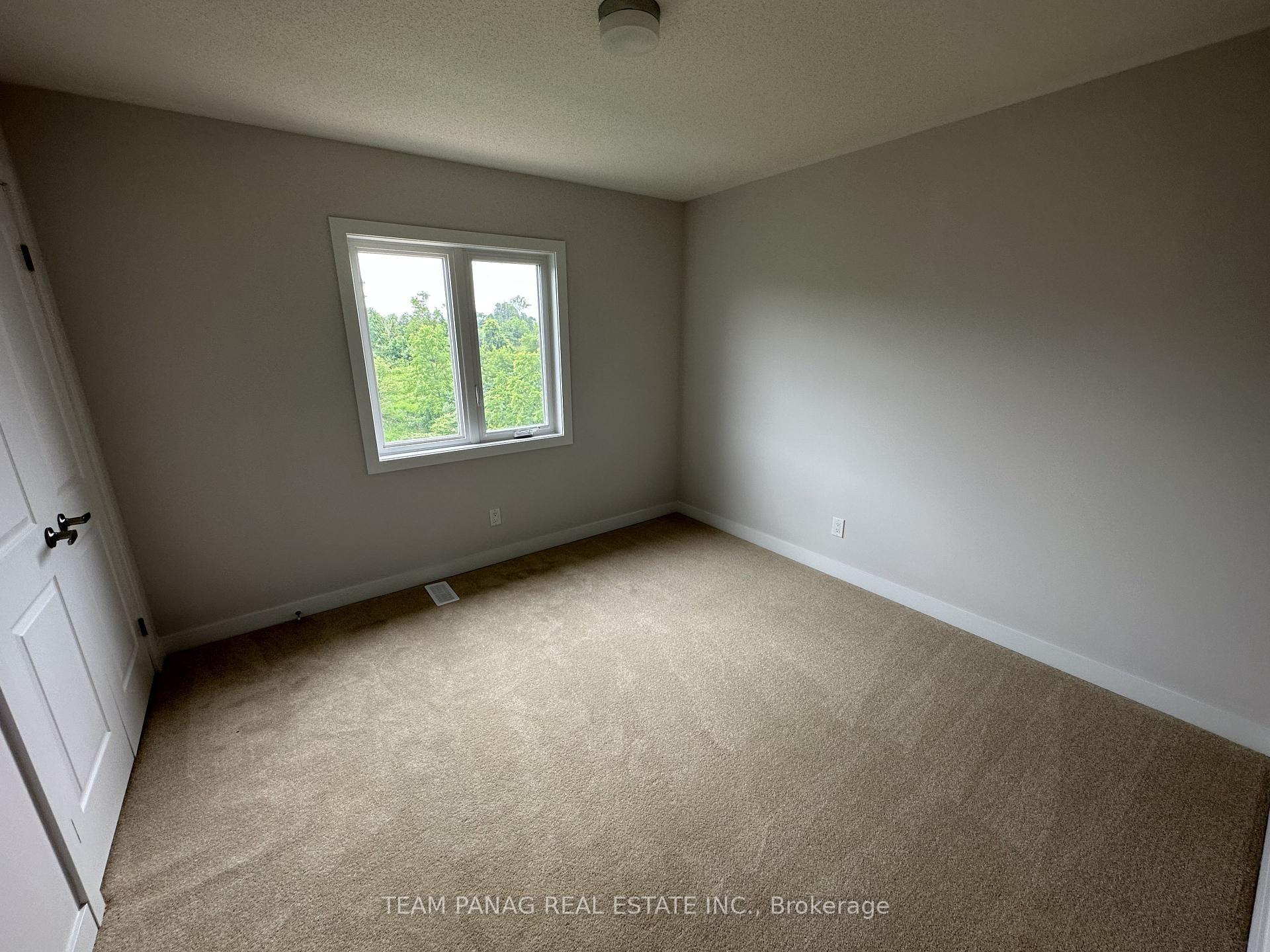 Photo 14 of 28 Trailside Drive, Haldimand — HOMEH