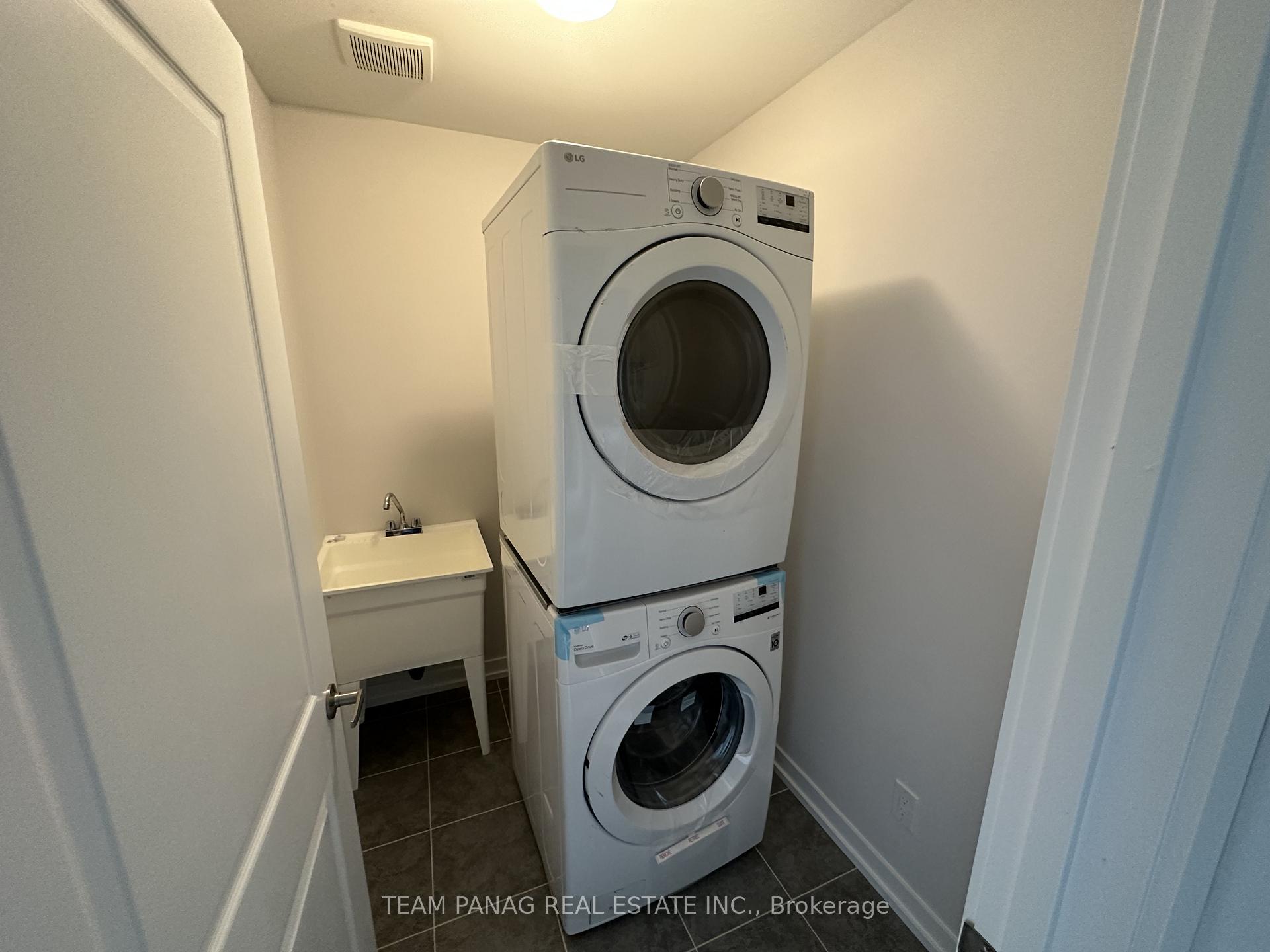 Photo 17 of 28 Trailside Drive, Haldimand — HOMEH