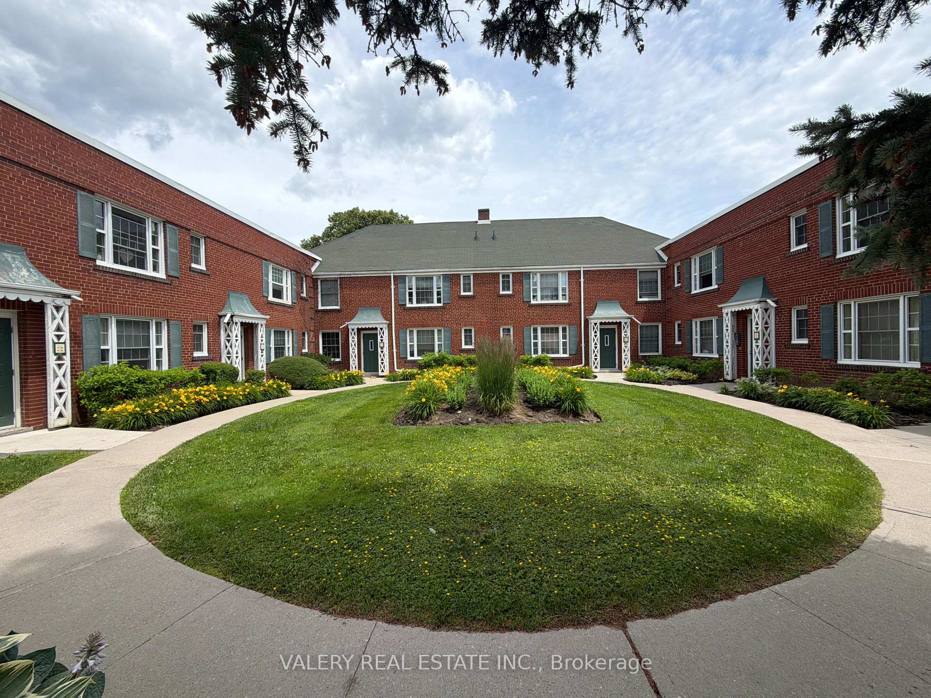 Photo 1 of Unit U19, 1327 Bayview Avenue, Toronto, Leaside — HOMEH