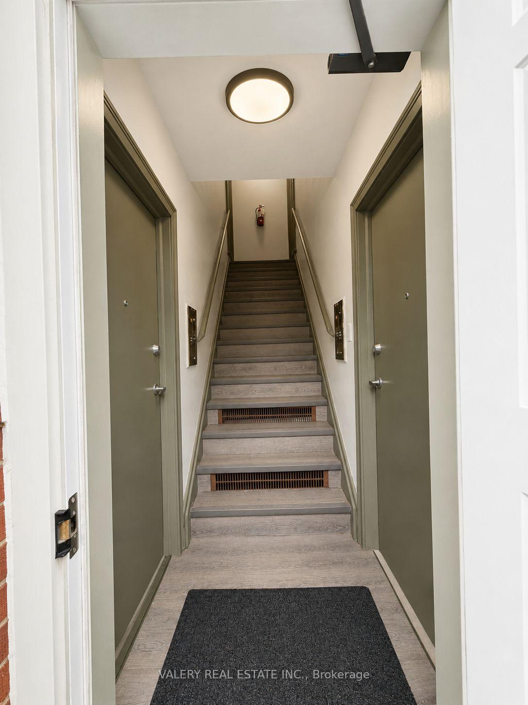 Photo 3 of Unit U19, 1327 Bayview Avenue, Toronto, Leaside — HOMEH