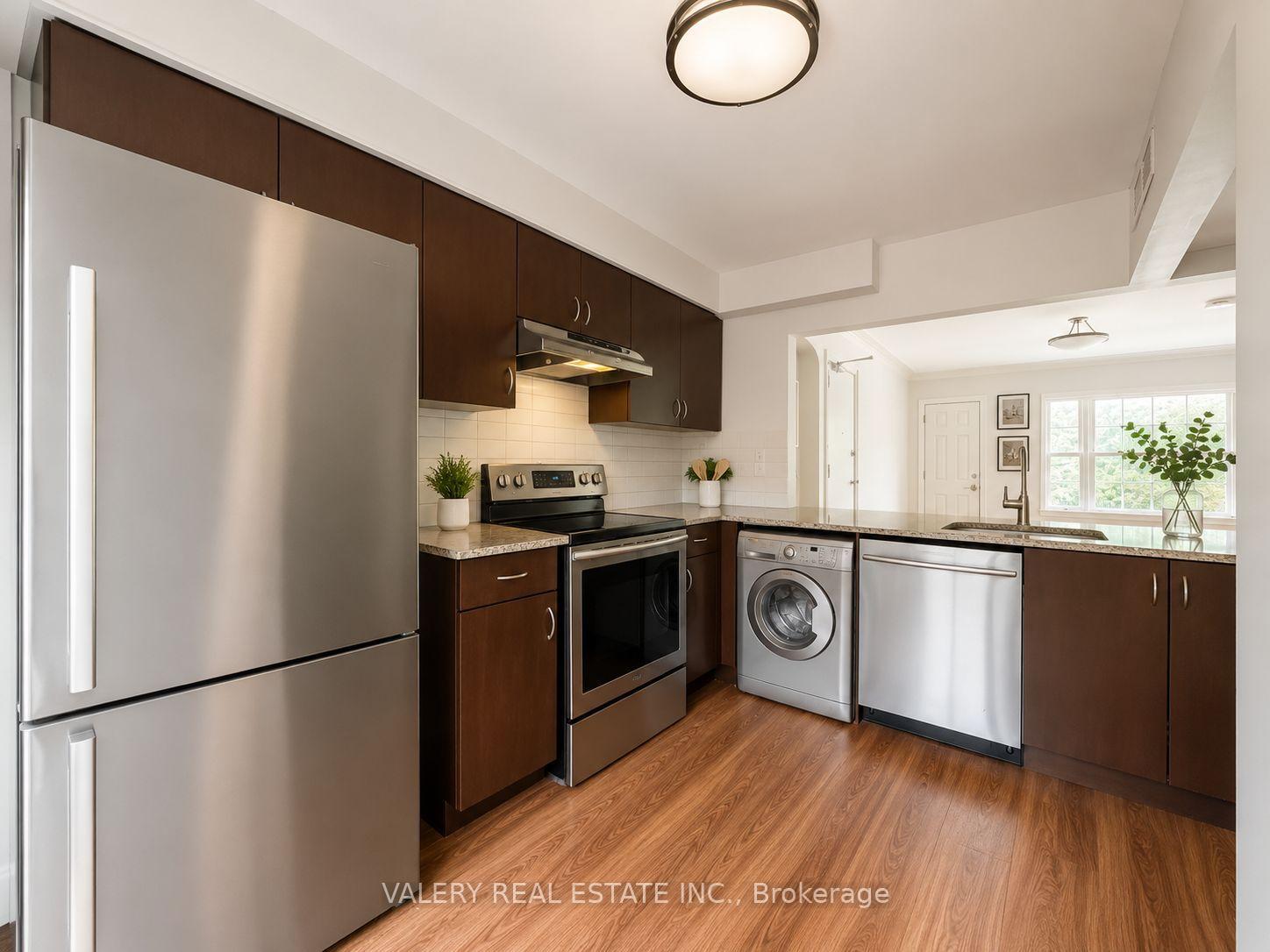 Photo 5 of Unit U19, 1327 Bayview Avenue, Toronto, Leaside — HOMEH